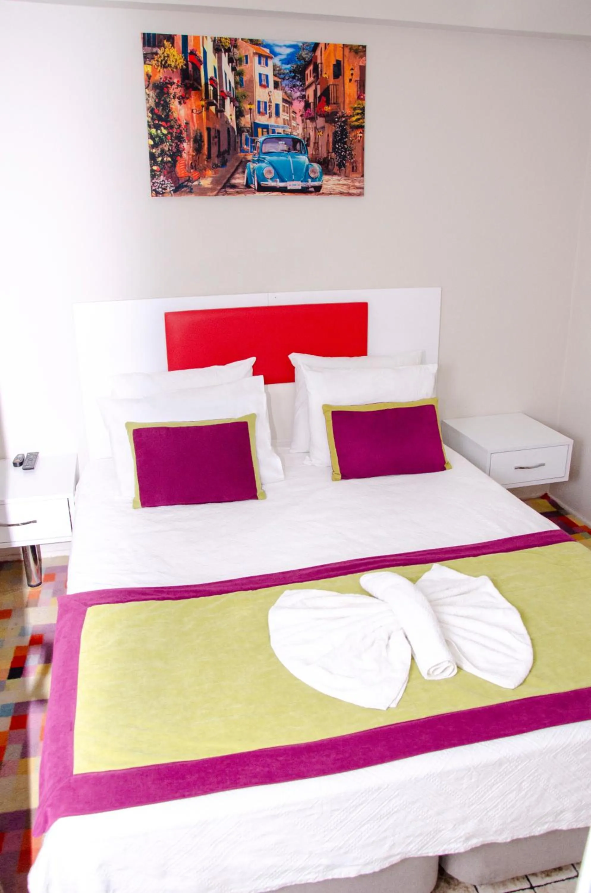 Photo of the whole room, Bed in Ephesus Hera