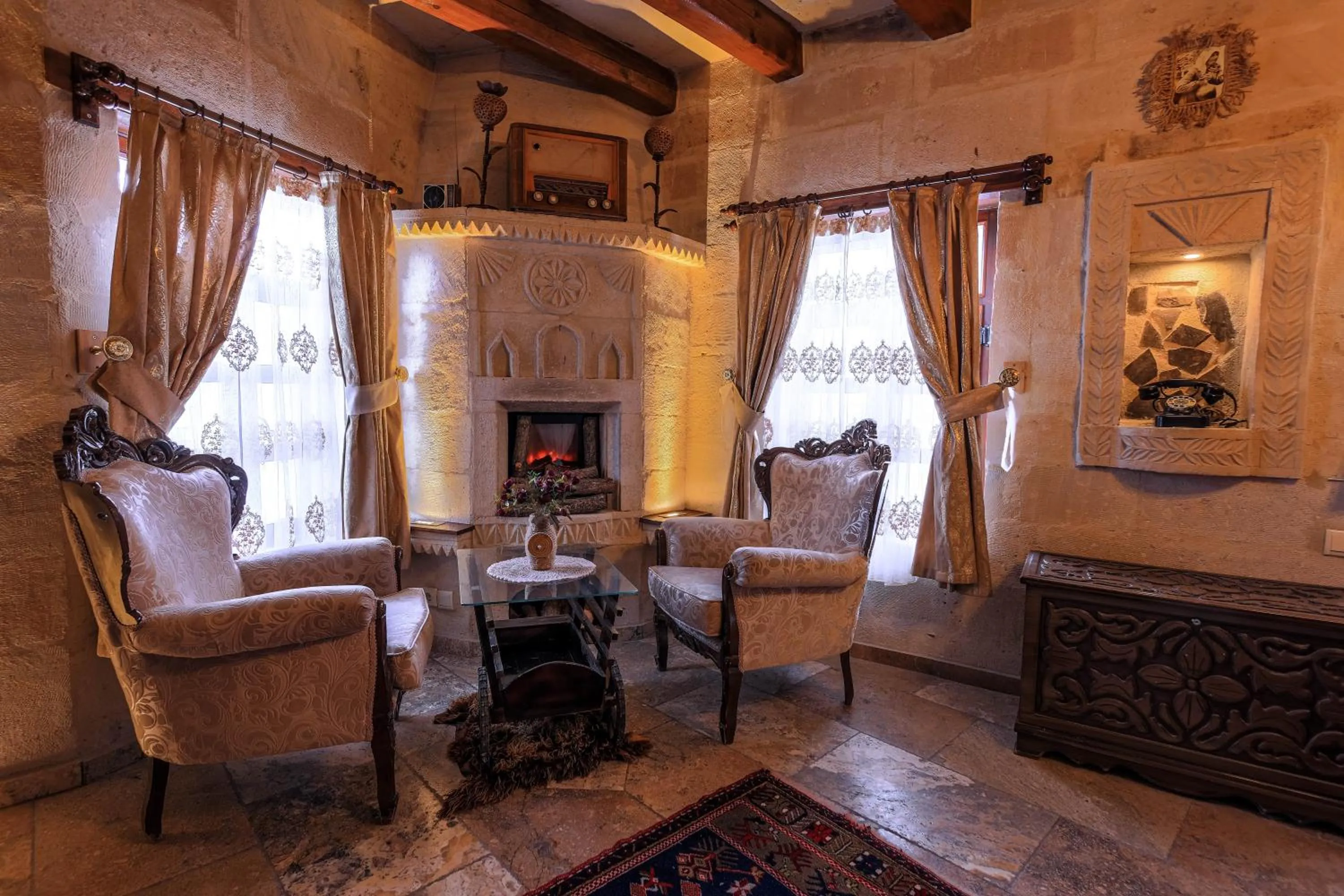 Seating area in Maccan Cave Hotel