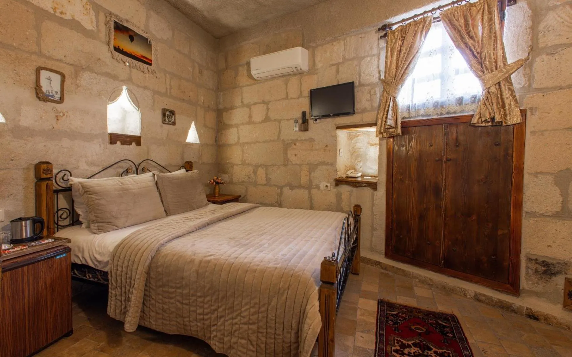 Bed in Maccan Cave Hotel