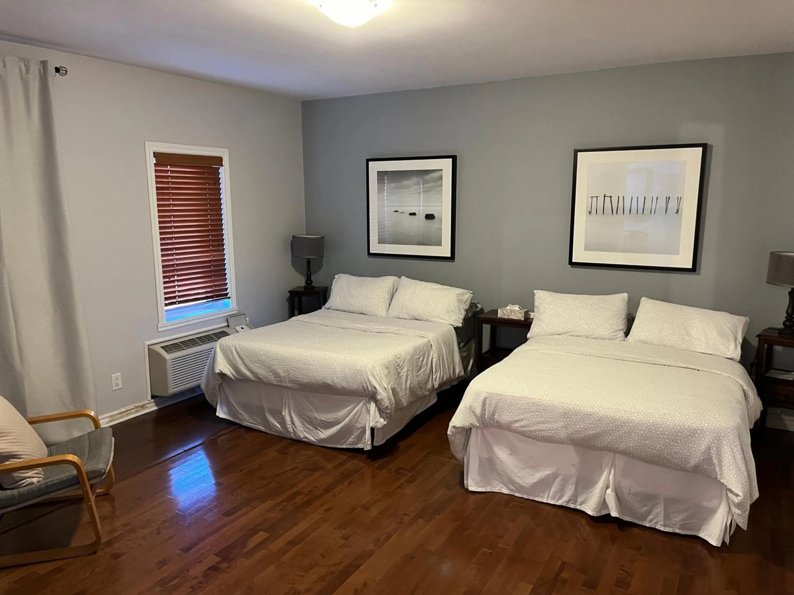 Bedroom, Bed in ApartHotelMontreal by Les Terrasses Saint Urbain 2225I2