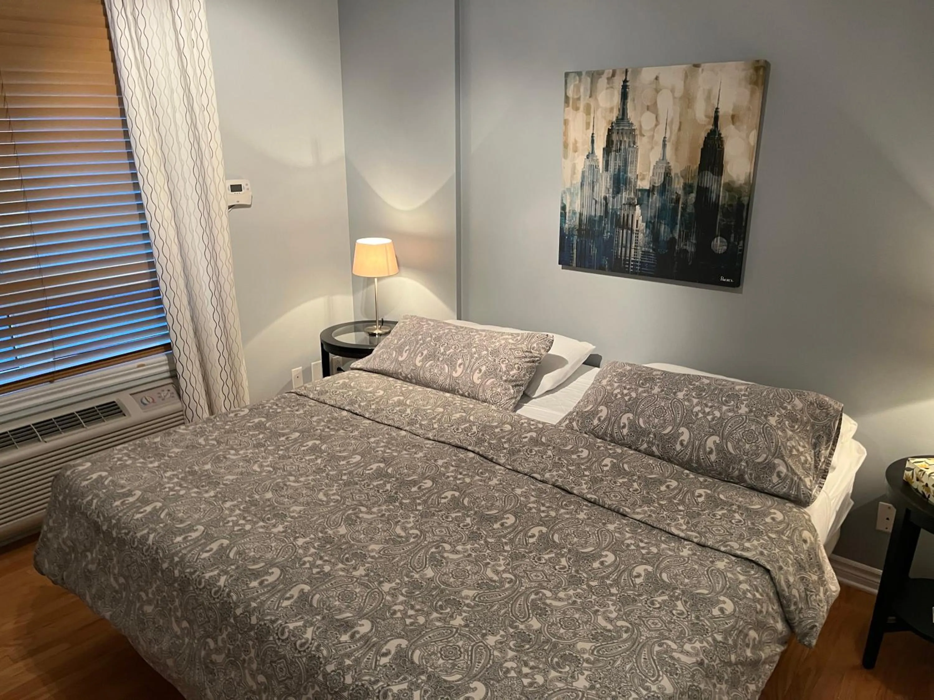 Bedroom, Bed in ApartHotelMontreal by Les Terrasses Saint Urbain 2225I2