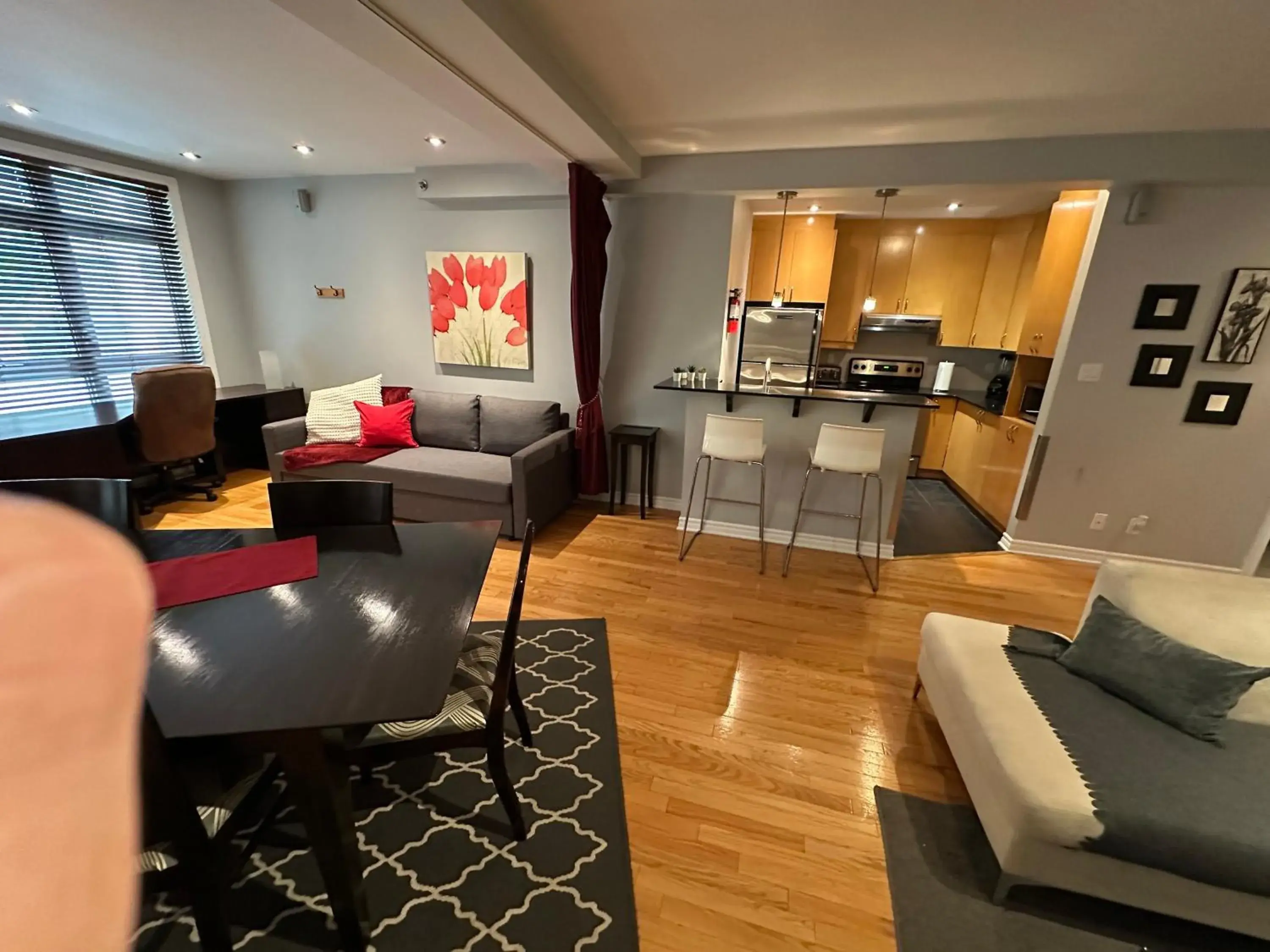 Corporate Suite 301 in ApartHotelMontreal by Les Terrasses Saint Urbain 2225I2 Corporate Suite 301 in ApartHotelMontreal by Les Terrasses Saint Urbain 2225I2
