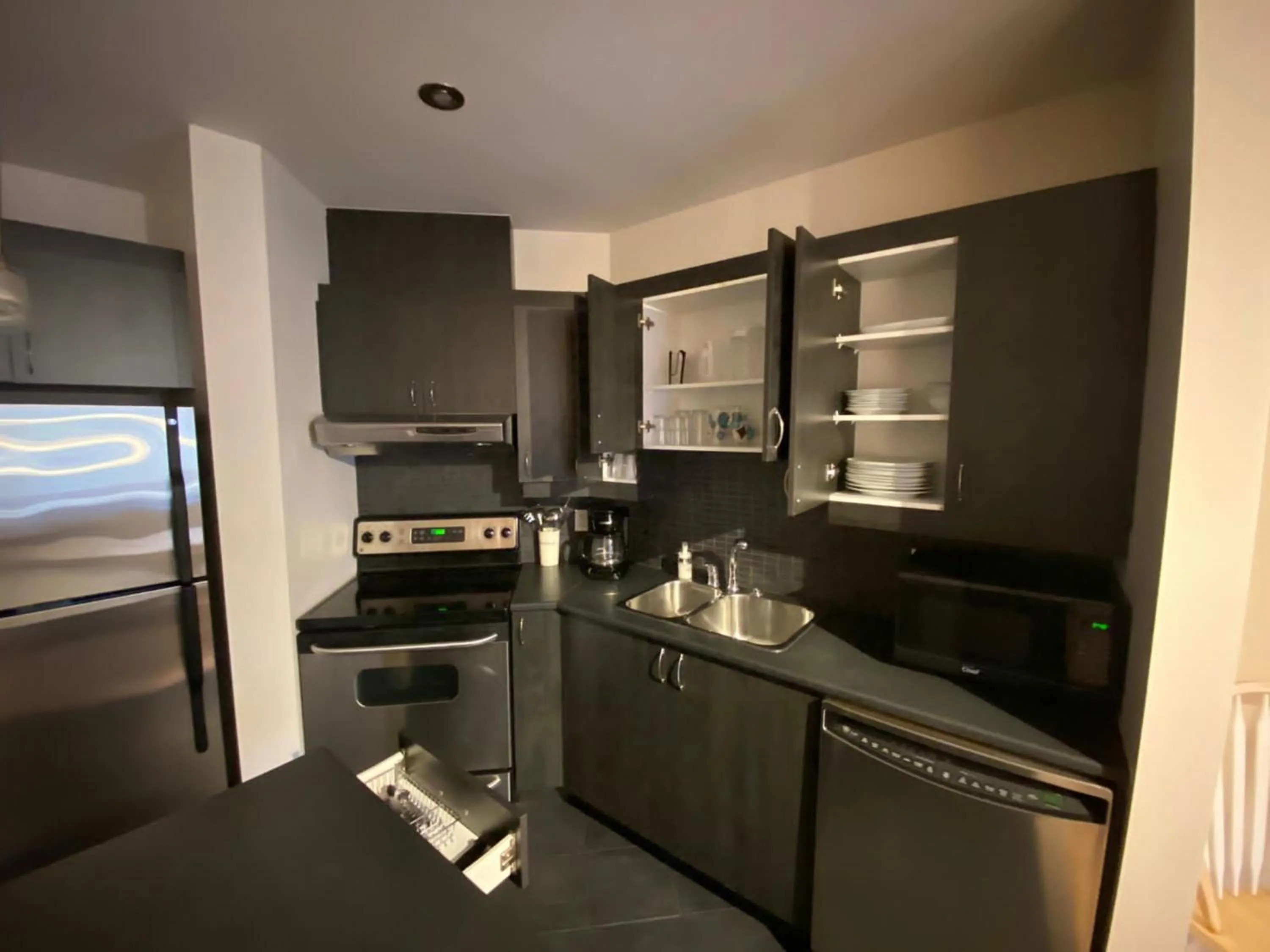 Coffee/tea facilities in ApartHotelMontreal by Les Terrasses Saint Urbain 2225I2