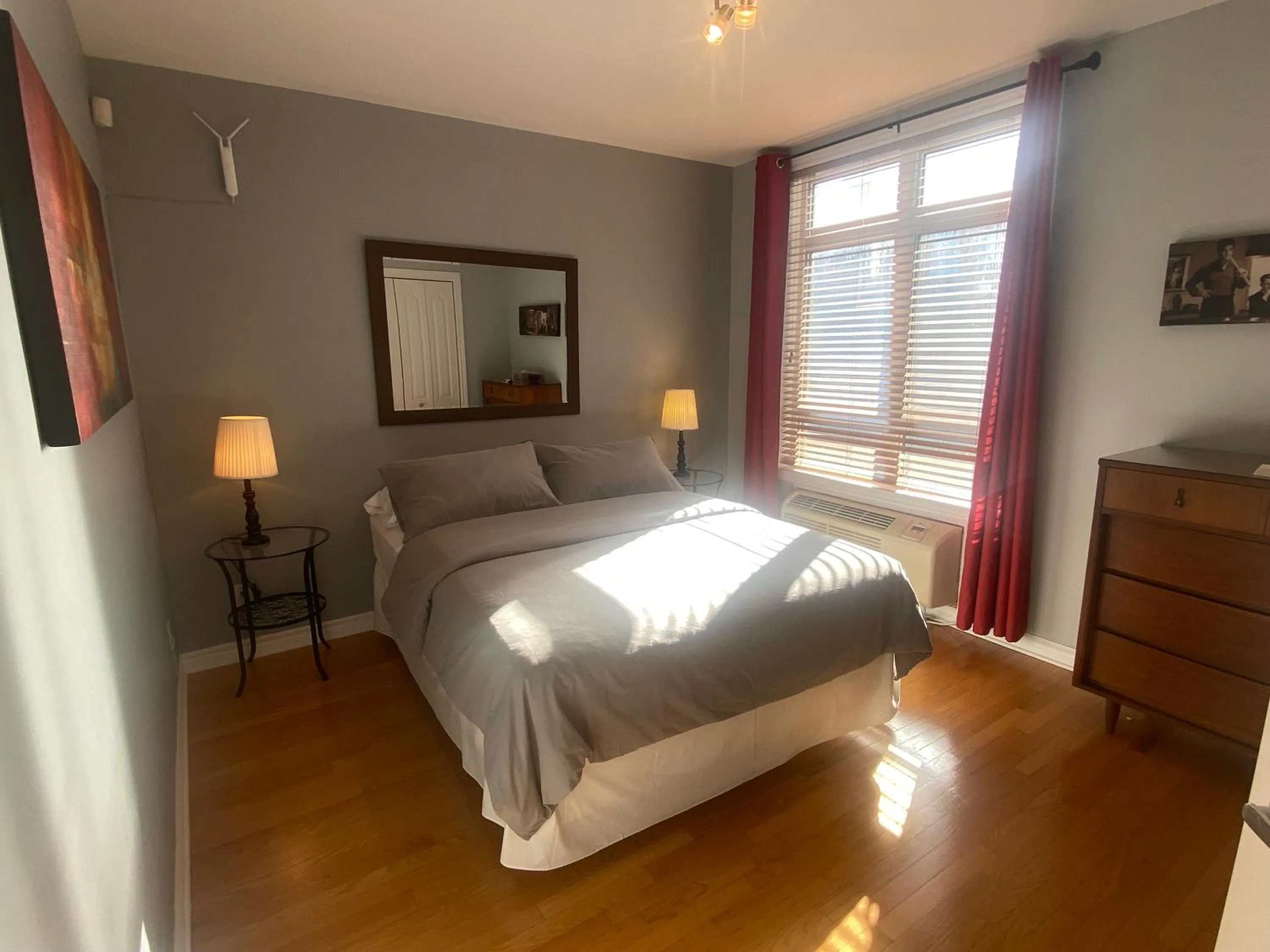 Bedroom, Bed in ApartHotelMontreal by Les Terrasses Saint Urbain 2225I2