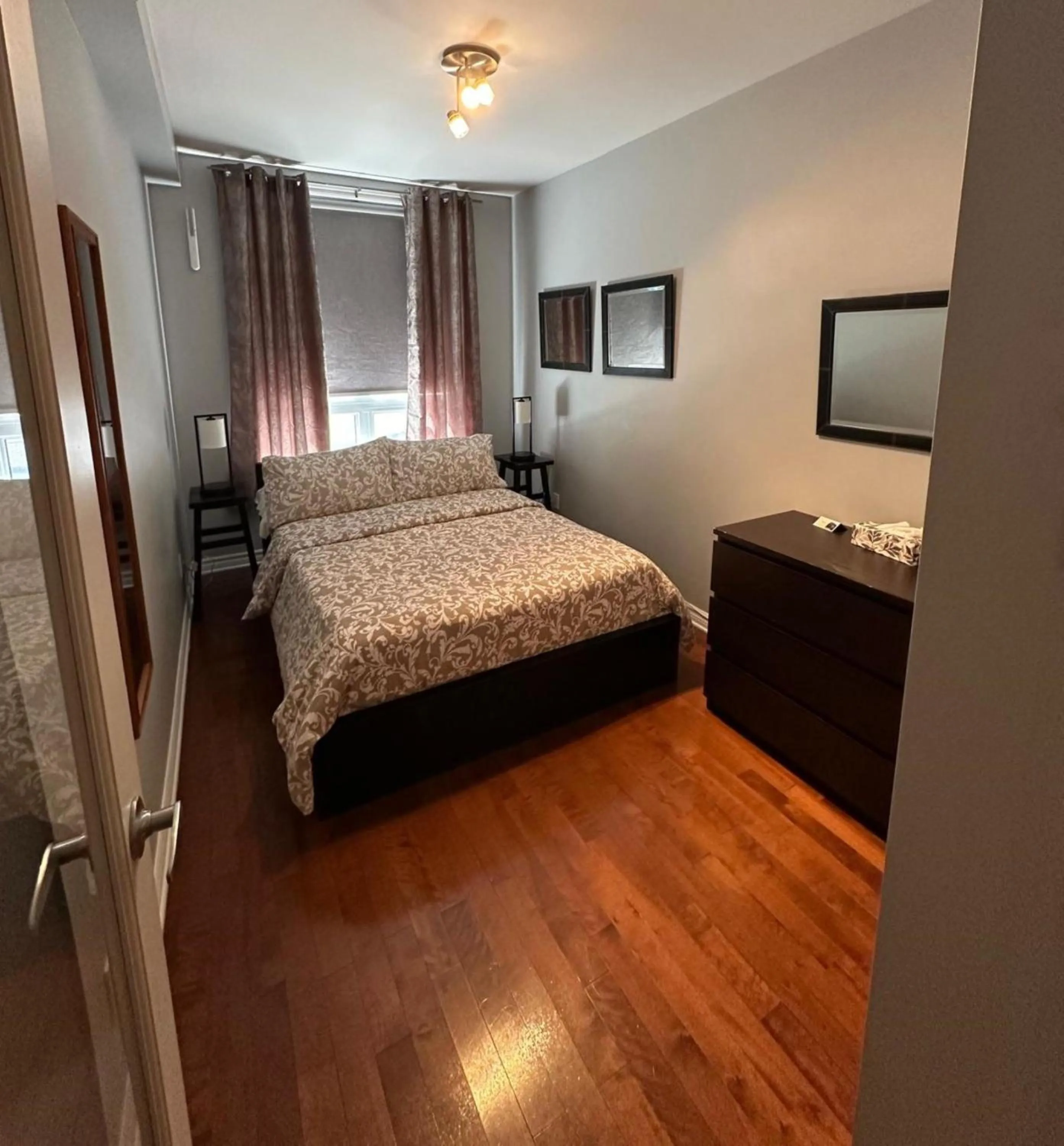 Bed in ApartHotelMontreal by Les Terrasses Saint Urbain 2225I2