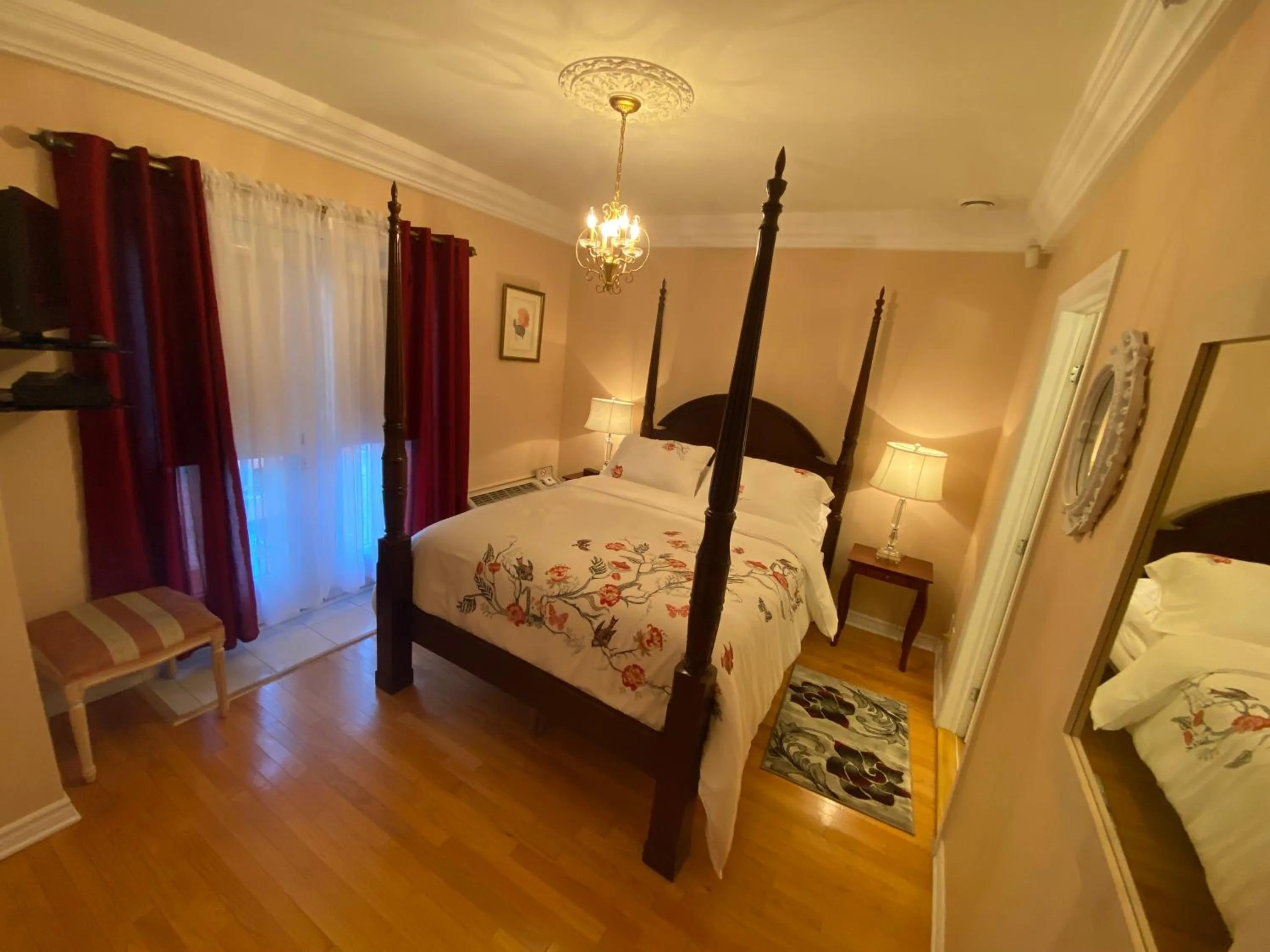 Bedroom, Bed in ApartHotelMontreal by Les Terrasses Saint Urbain 2225I2