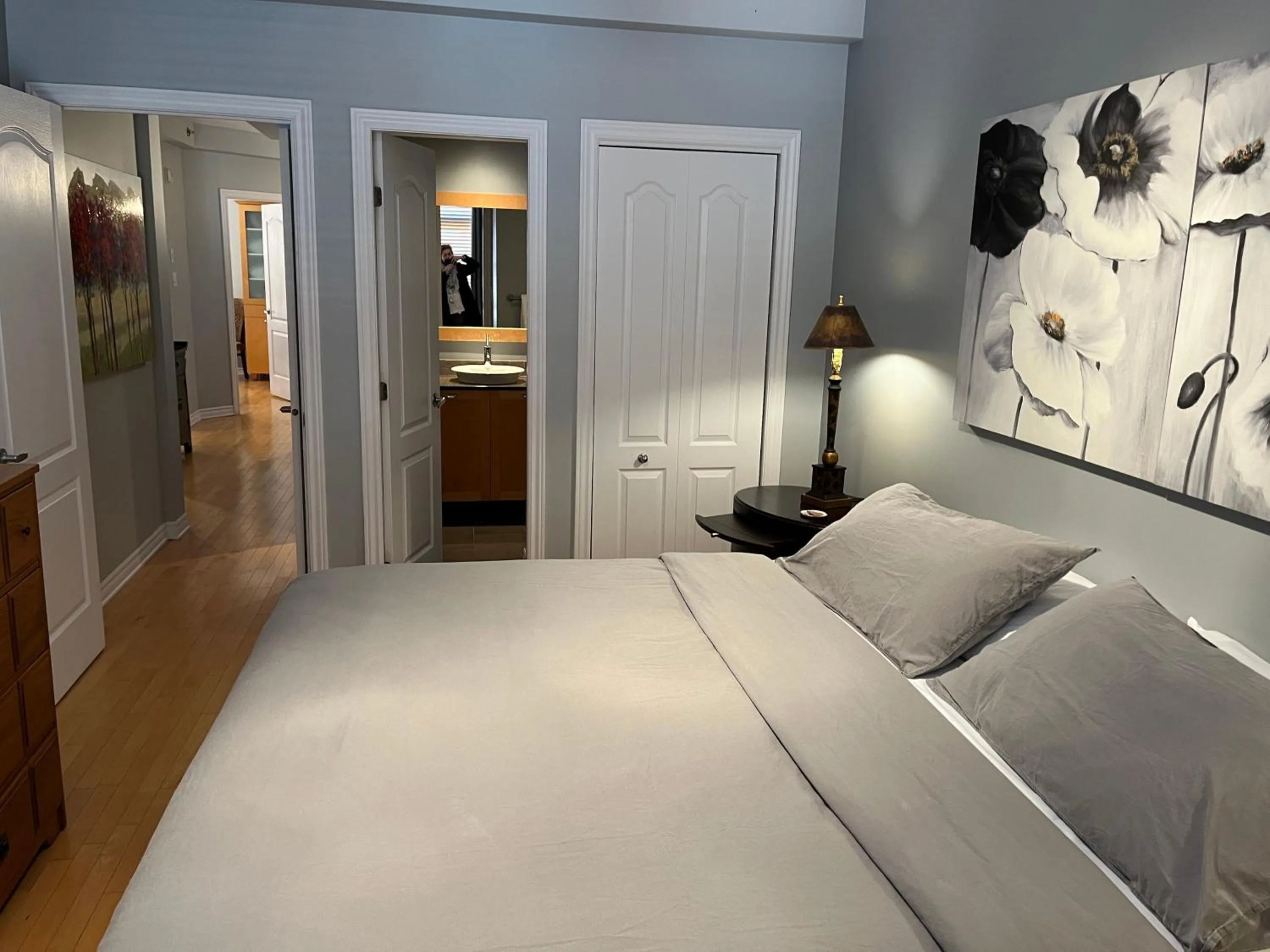 Bedroom, Bed in ApartHotelMontreal by Les Terrasses Saint Urbain 2225I2