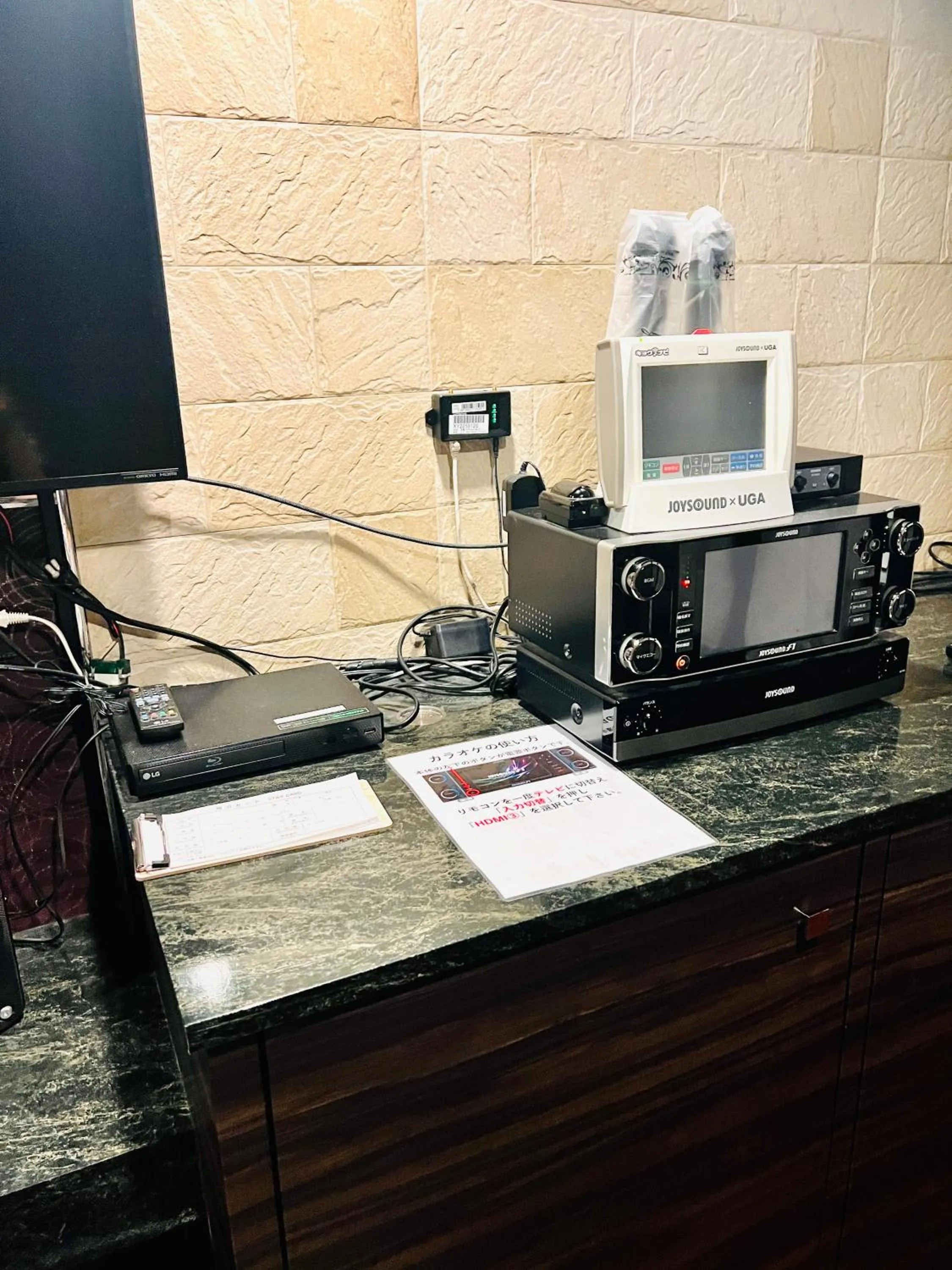 TV and multimedia in ホテル CROWN MOTEL