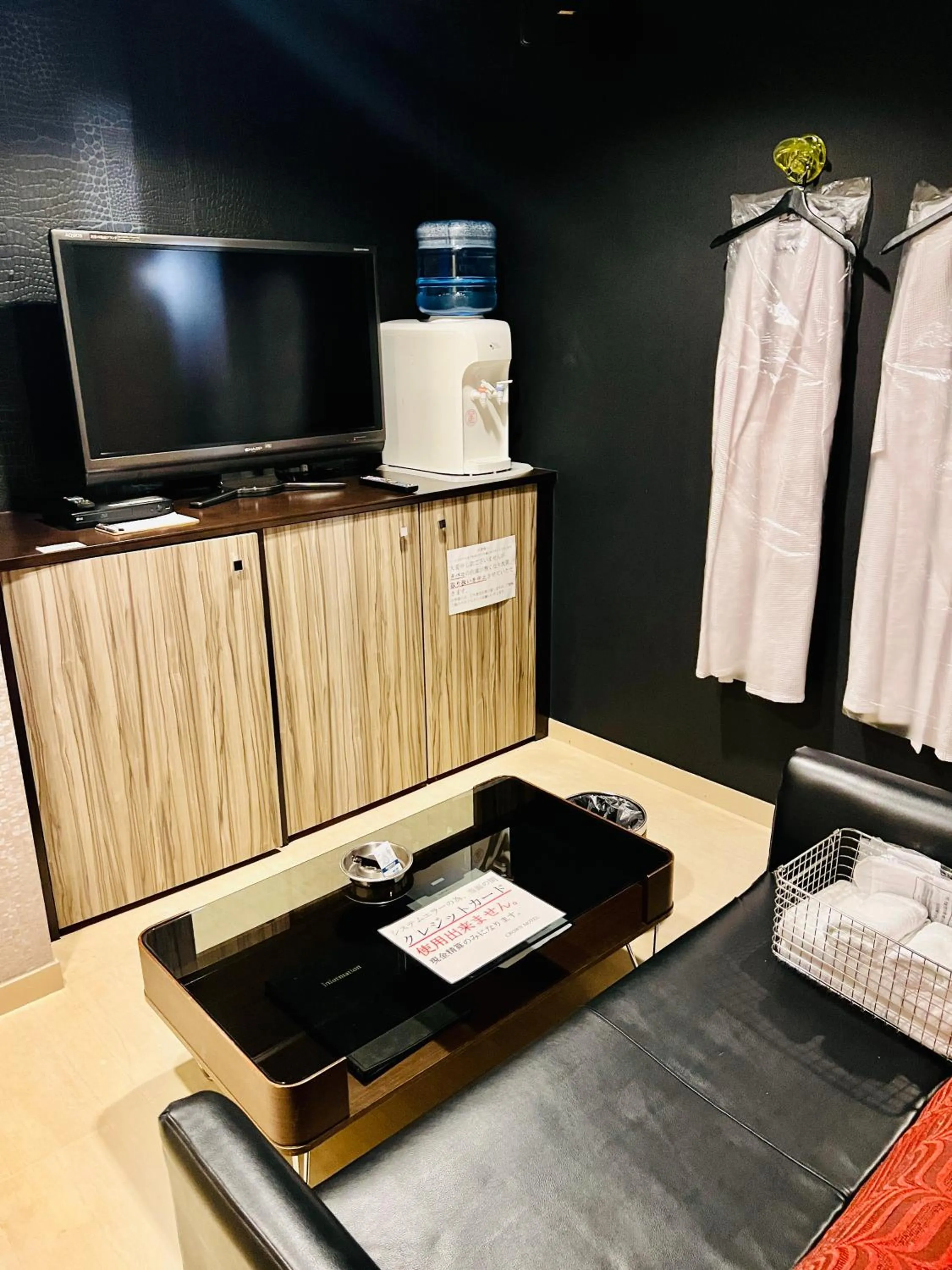 TV and multimedia in ホテル CROWN MOTEL