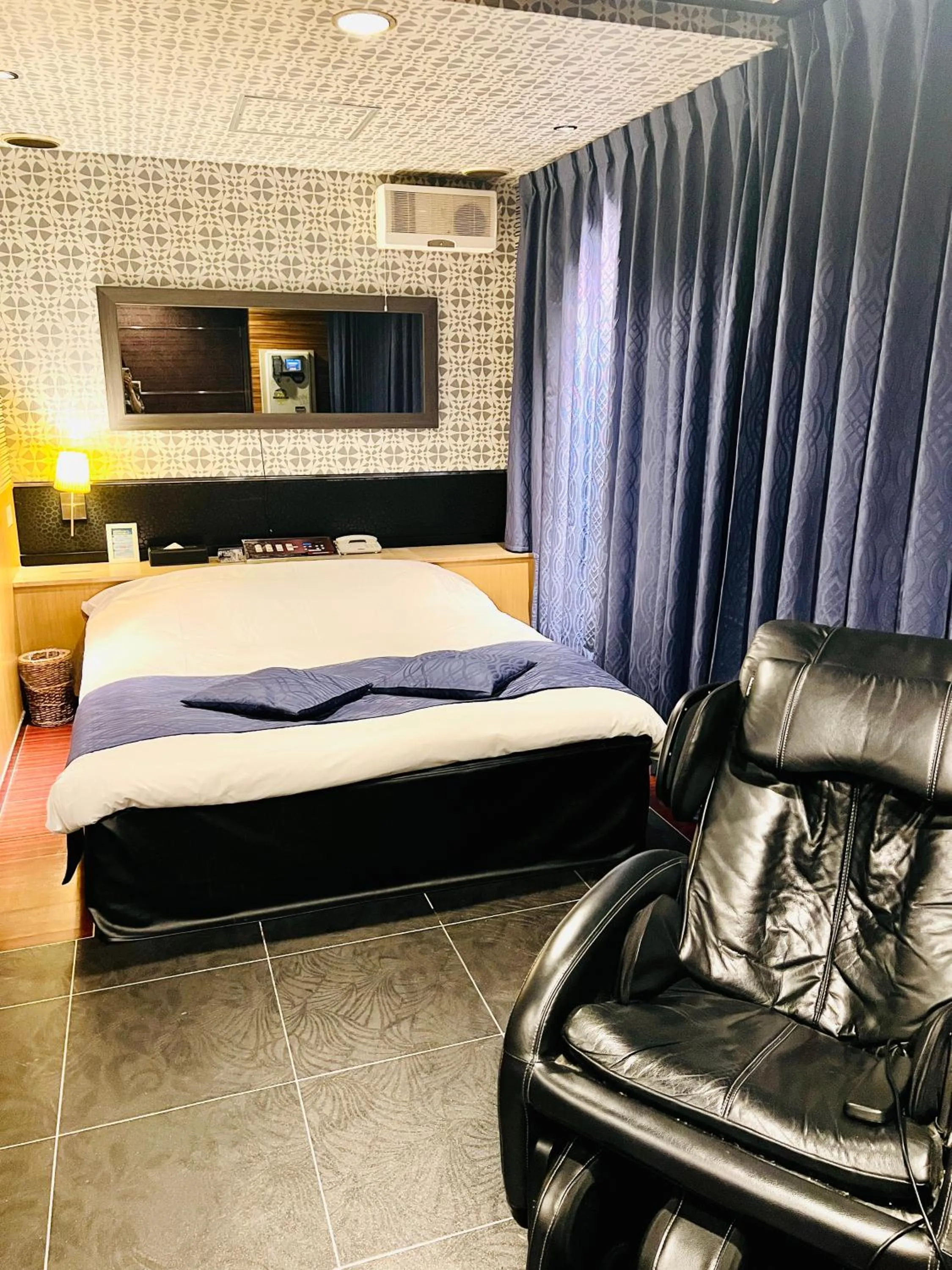 Bedroom, Bed in ホテル CROWN MOTEL