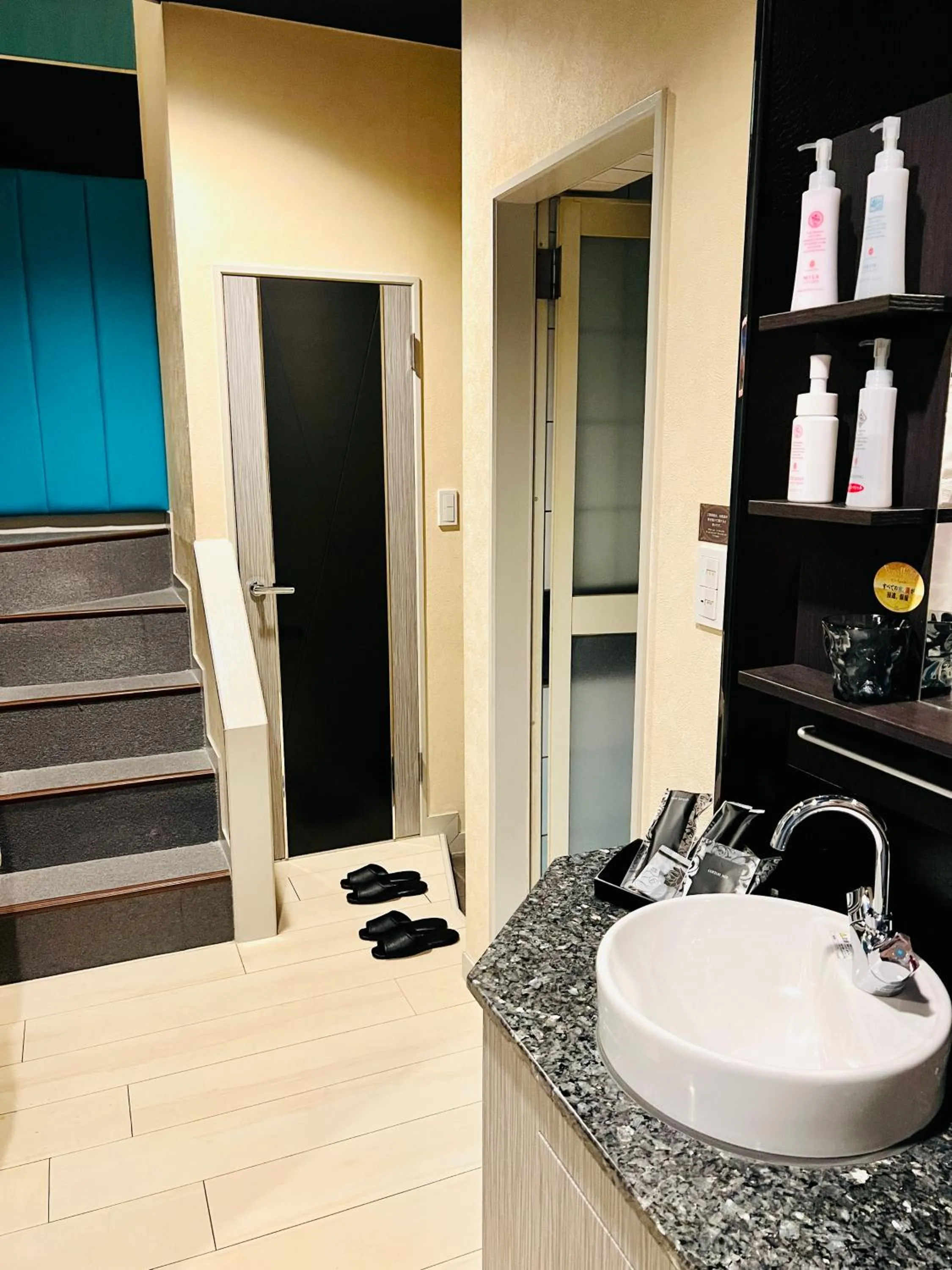 Kitchen or kitchenette in ホテル CROWN MOTEL