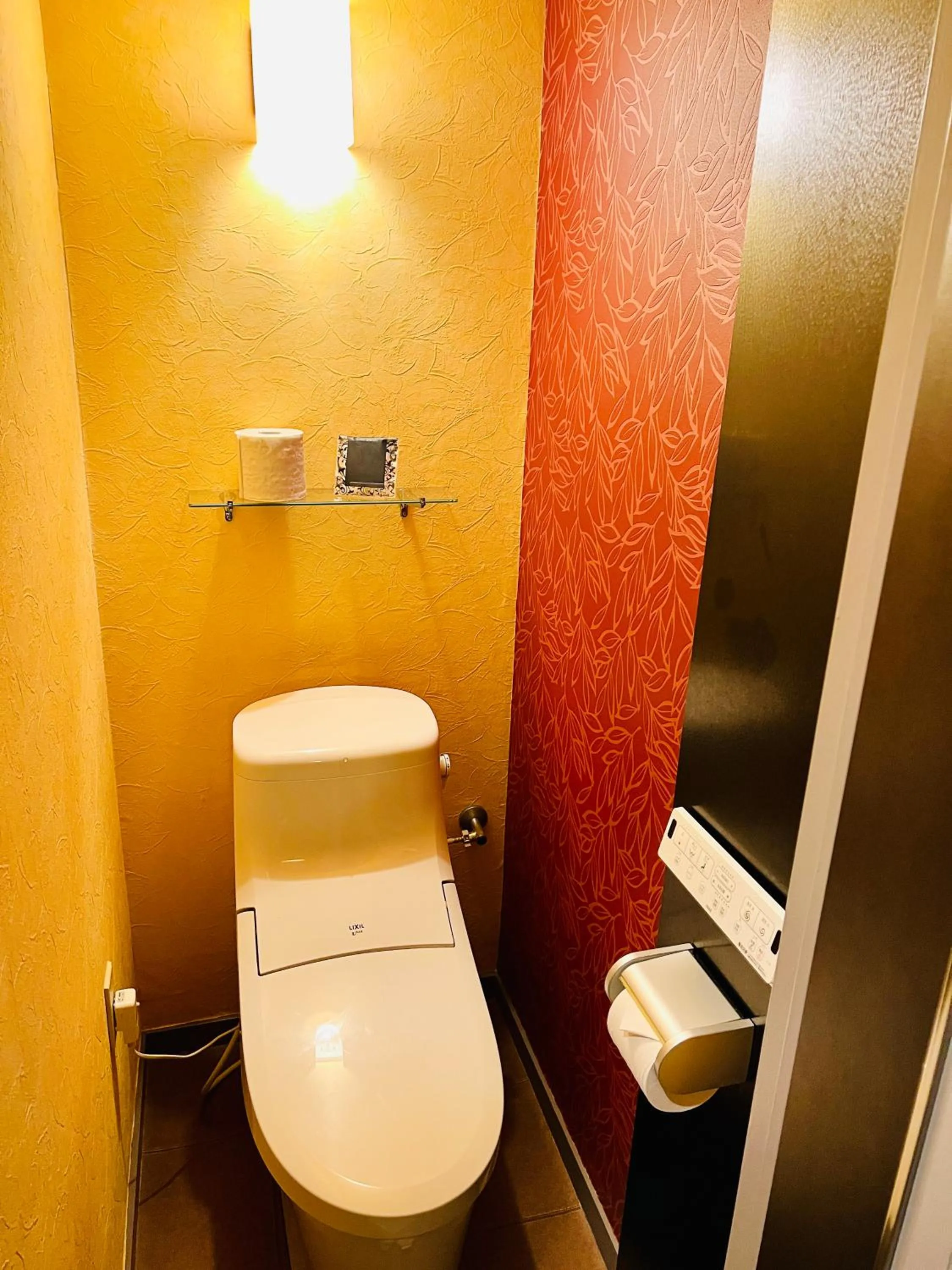 Toilet in ホテル CROWN MOTEL