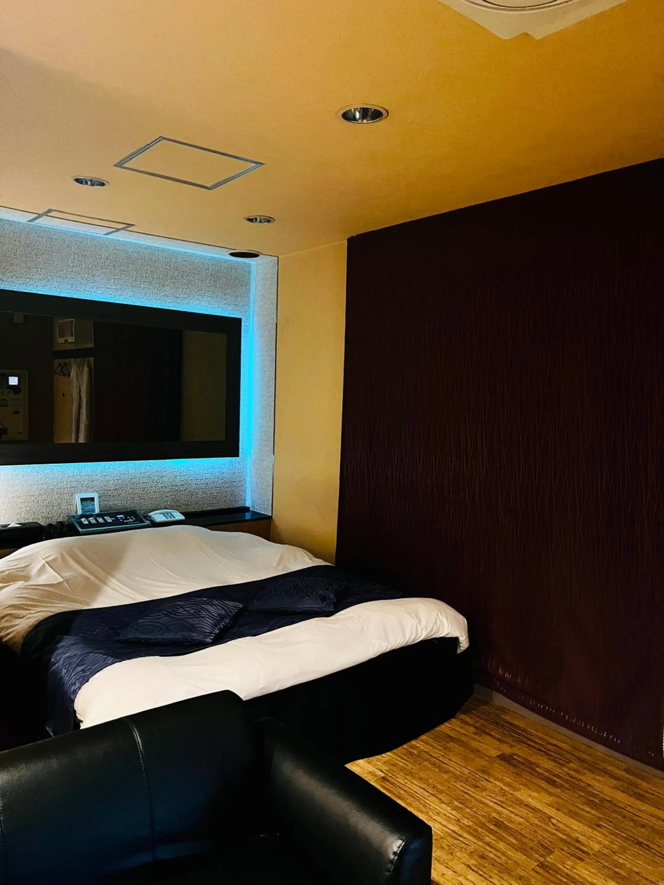 Bed in ホテル CROWN MOTEL