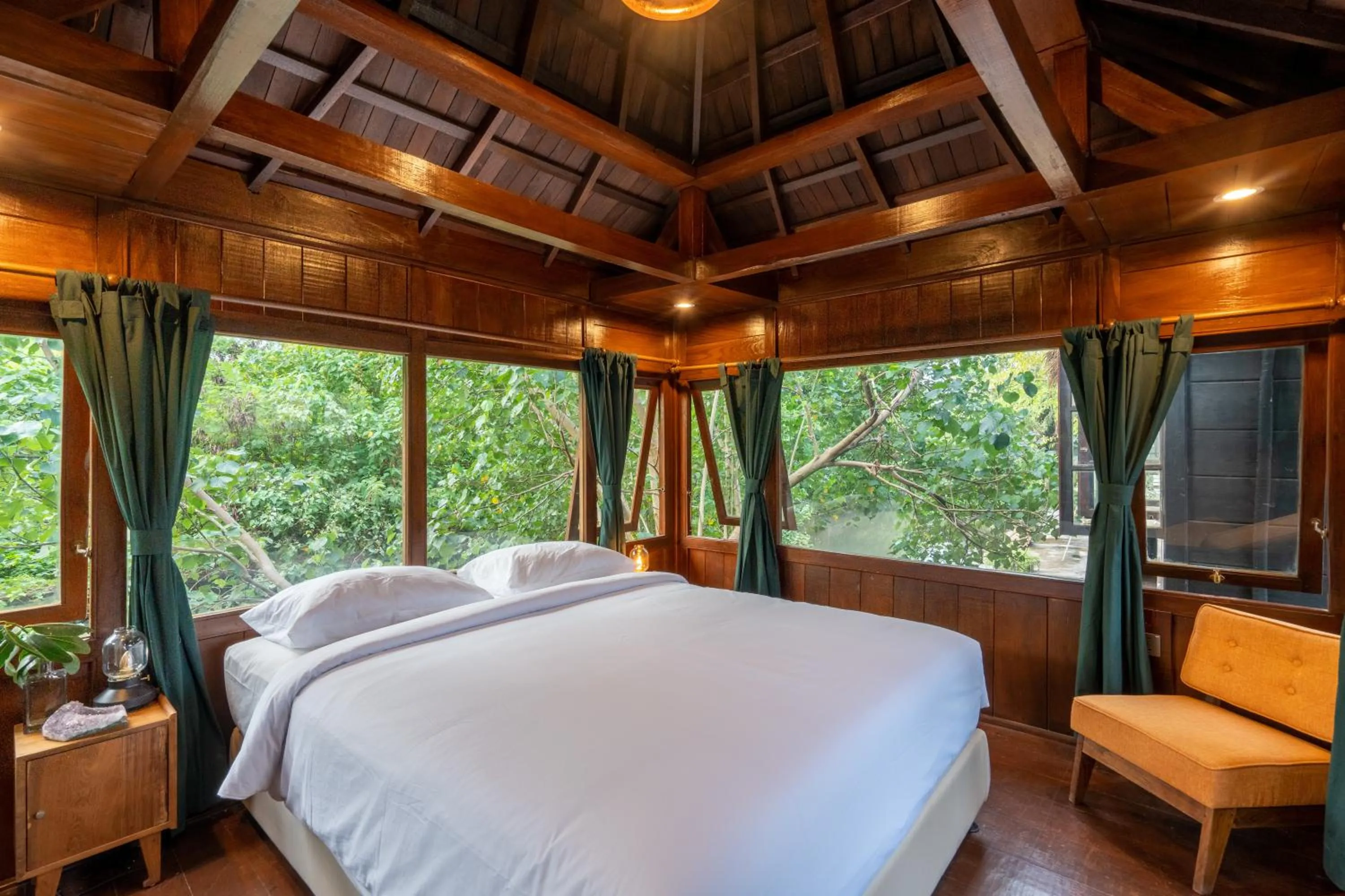 Garden, Bed in The Corduroy Hotel