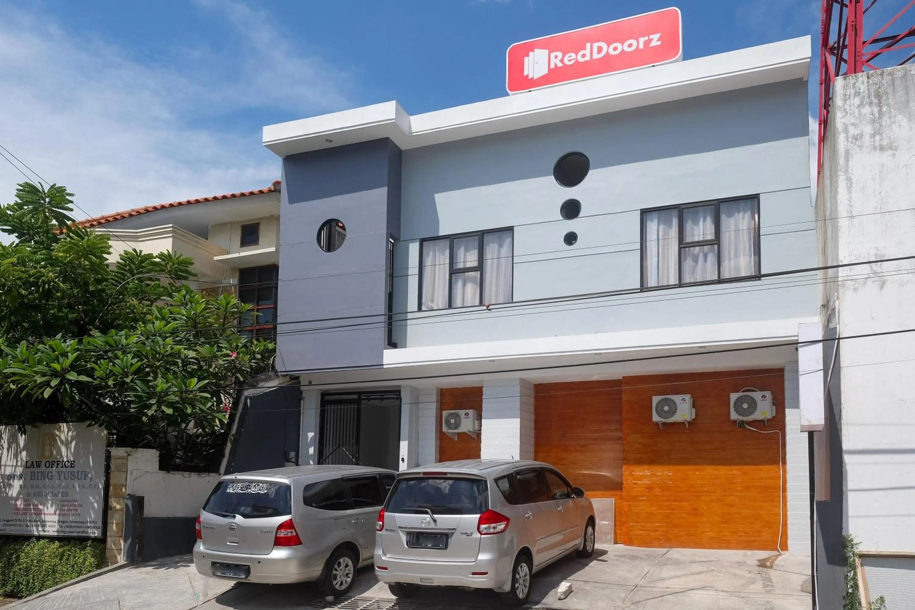 Property building in RedDoorz near Tentrem Mall Semarang