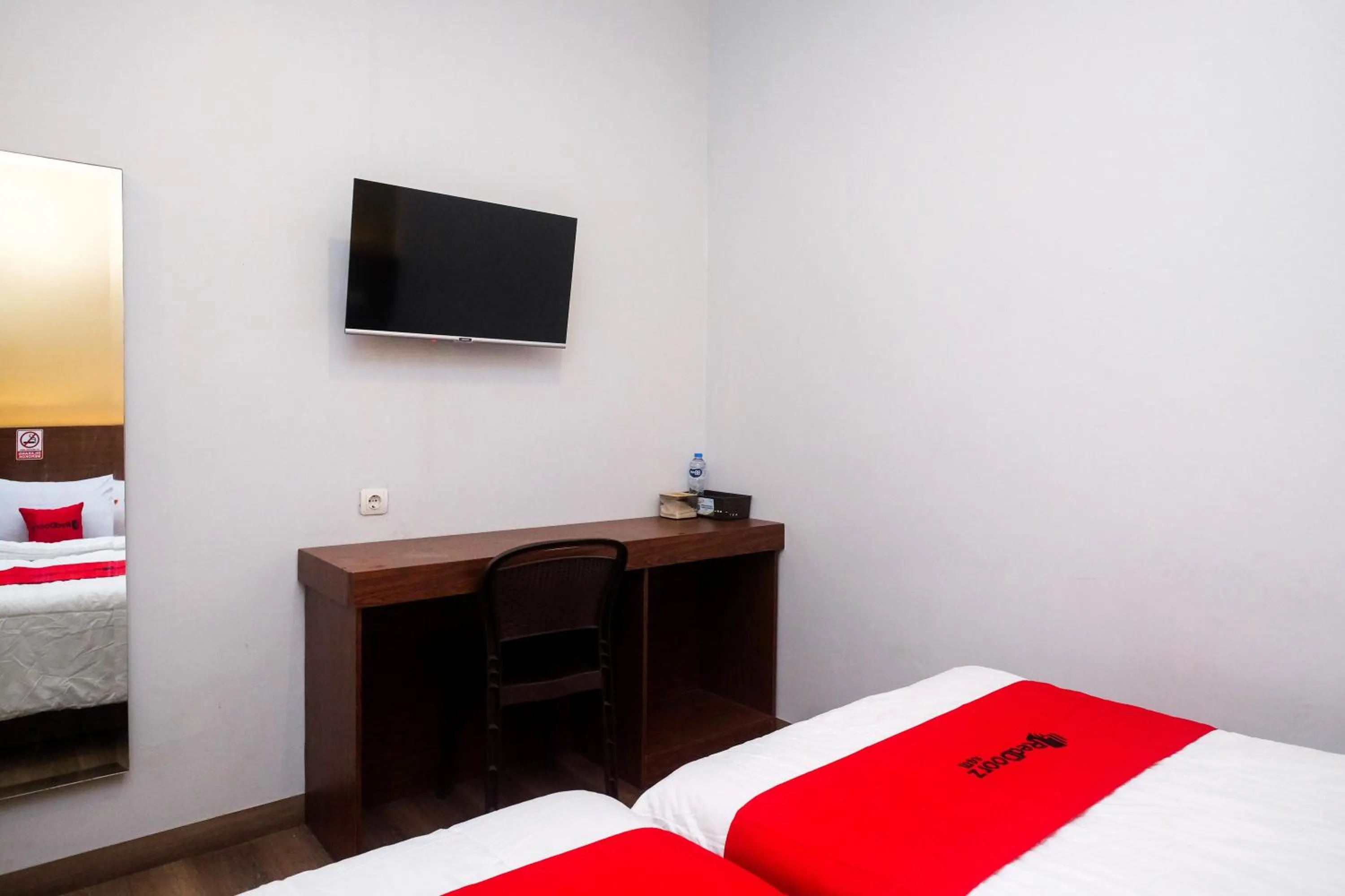 Bed in RedDoorz near Tentrem Mall Semarang