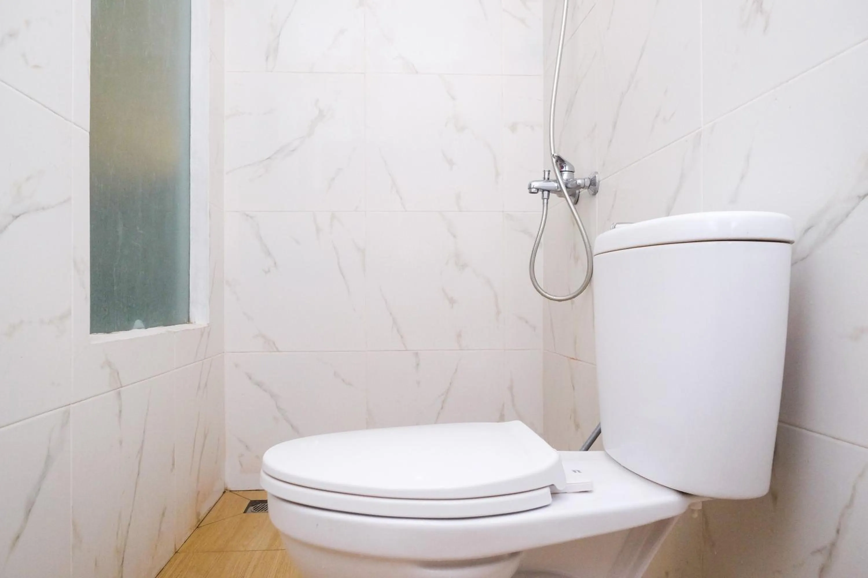 Toilet in RedDoorz near Tentrem Mall Semarang