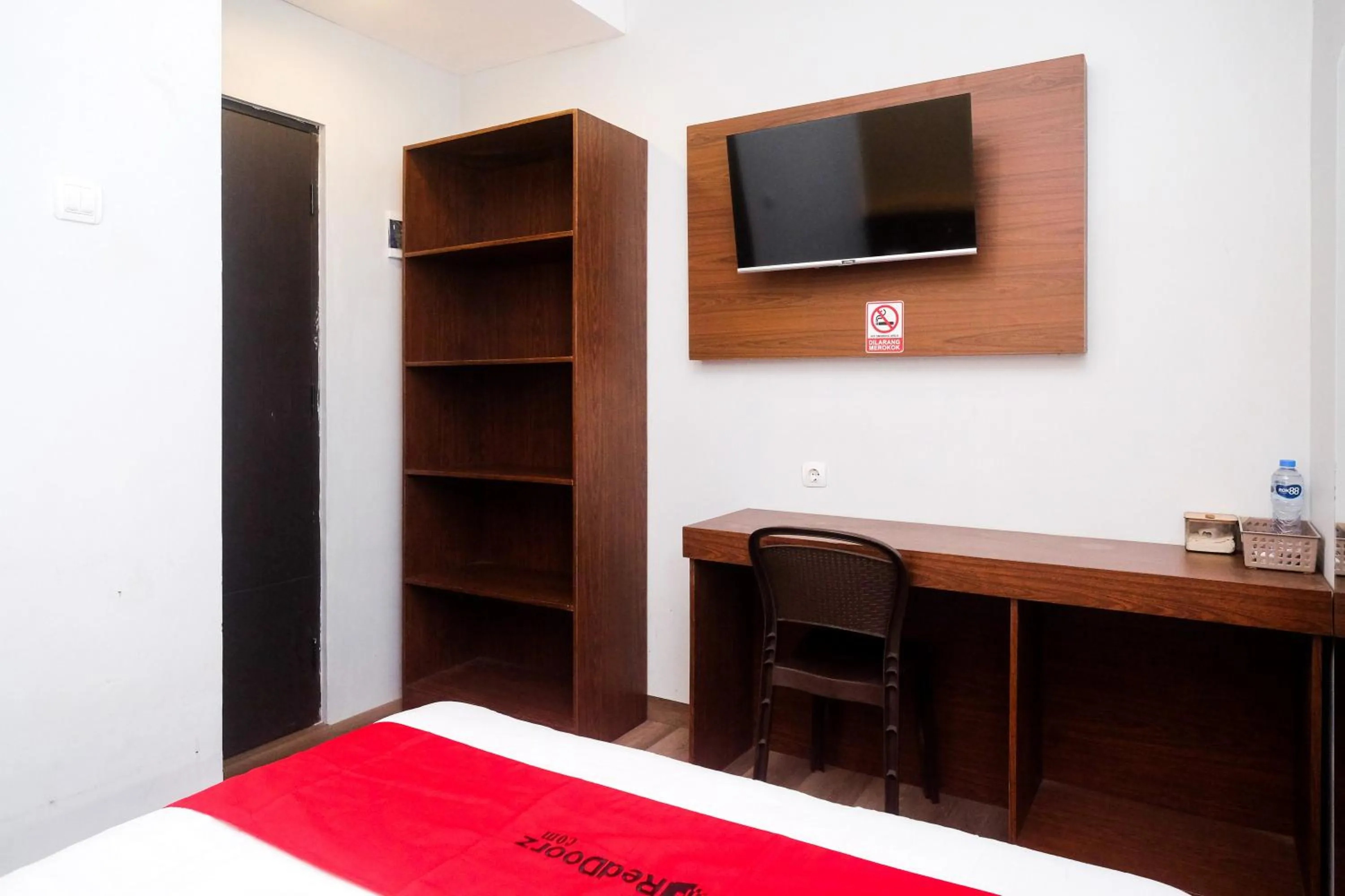 Bed in RedDoorz near Tentrem Mall Semarang
