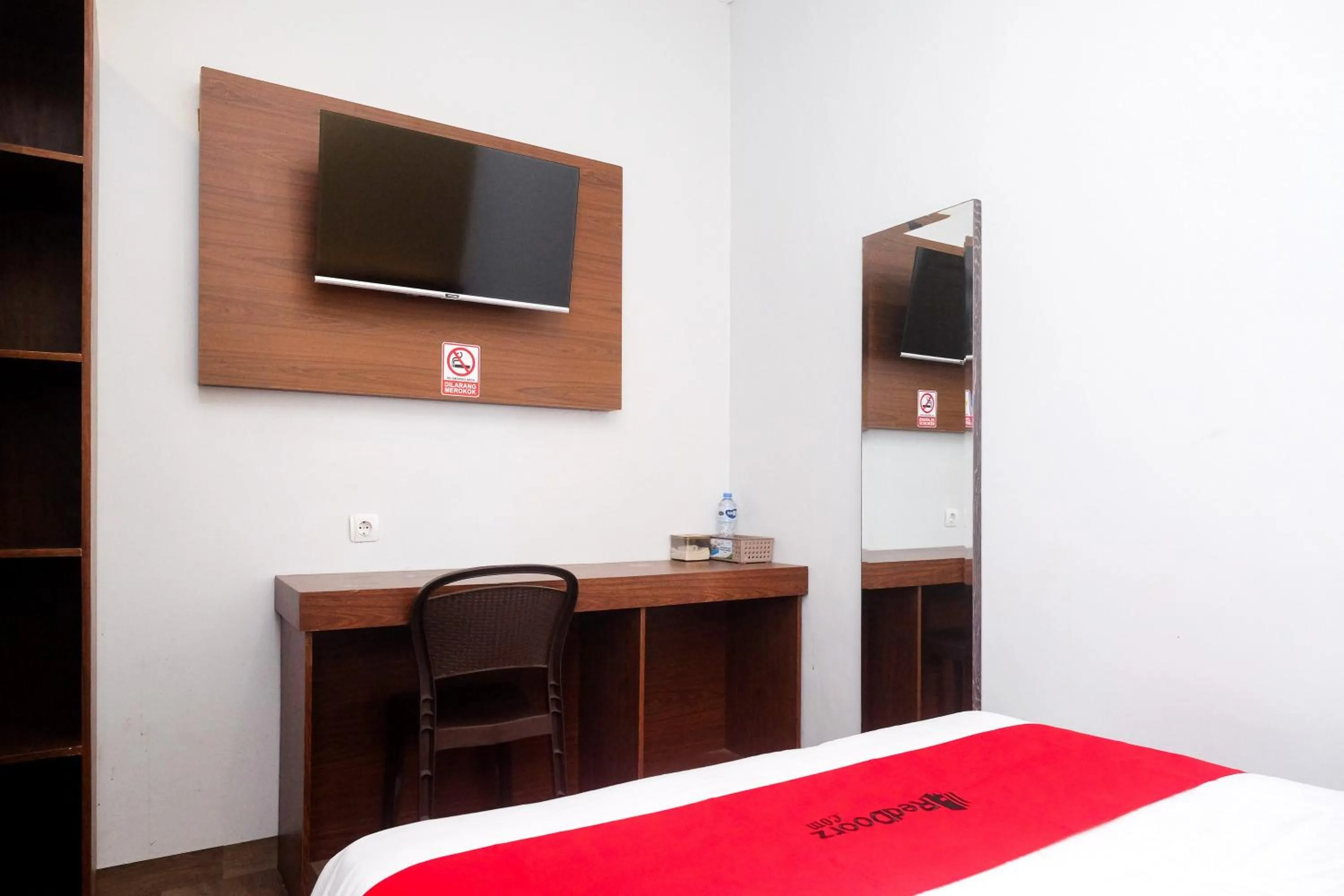 Bed in RedDoorz near Tentrem Mall Semarang