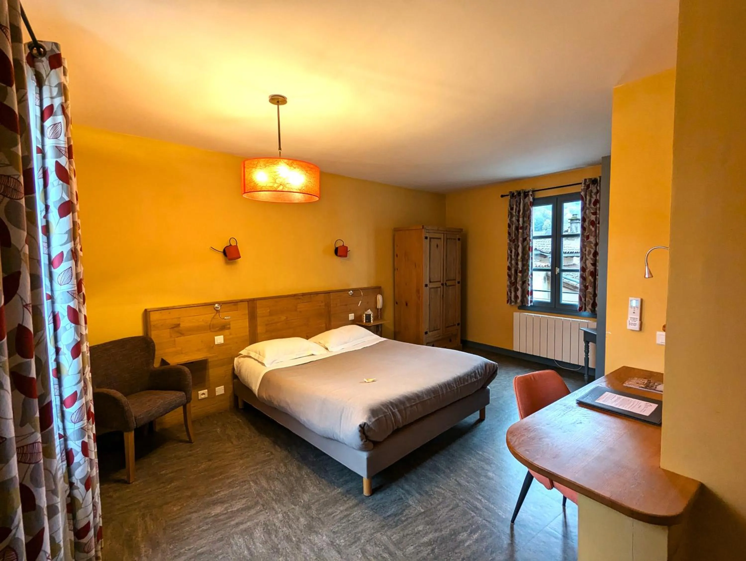 Bedroom, Bed in Hôtel Le Quatorze