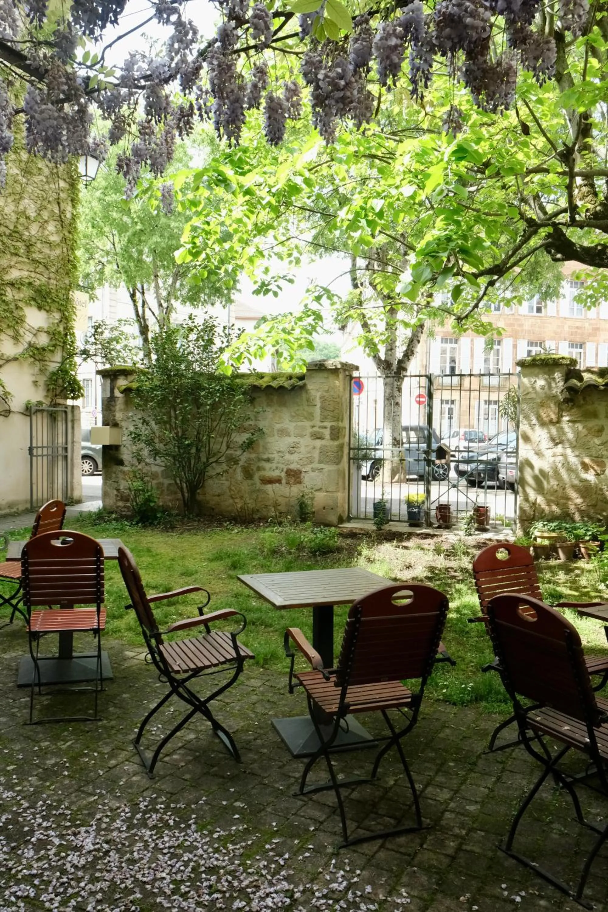 Garden in Hôtel Le Quatorze