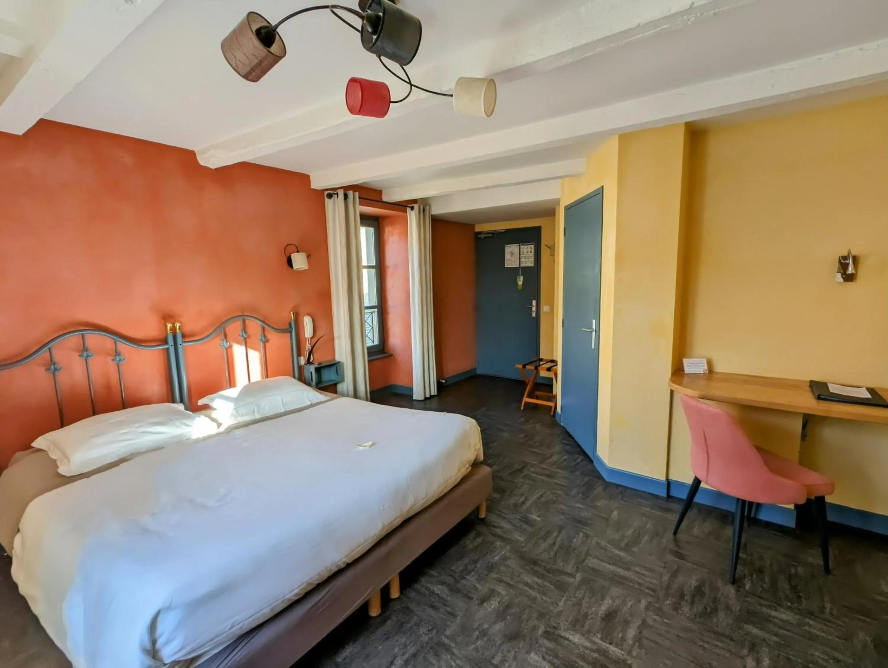 Bed in Hôtel Le Quatorze