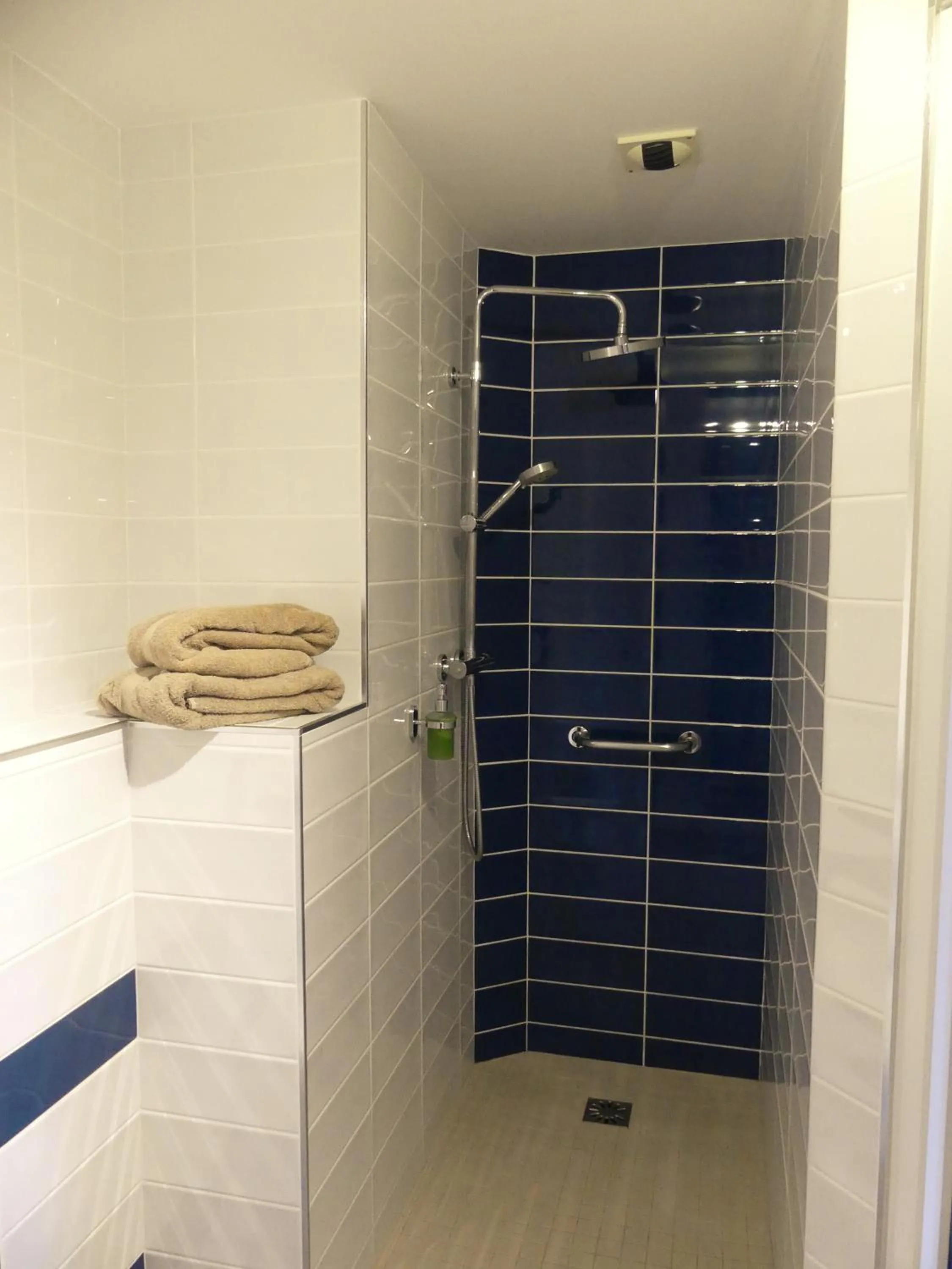 Shower in Hôtel Le Quatorze