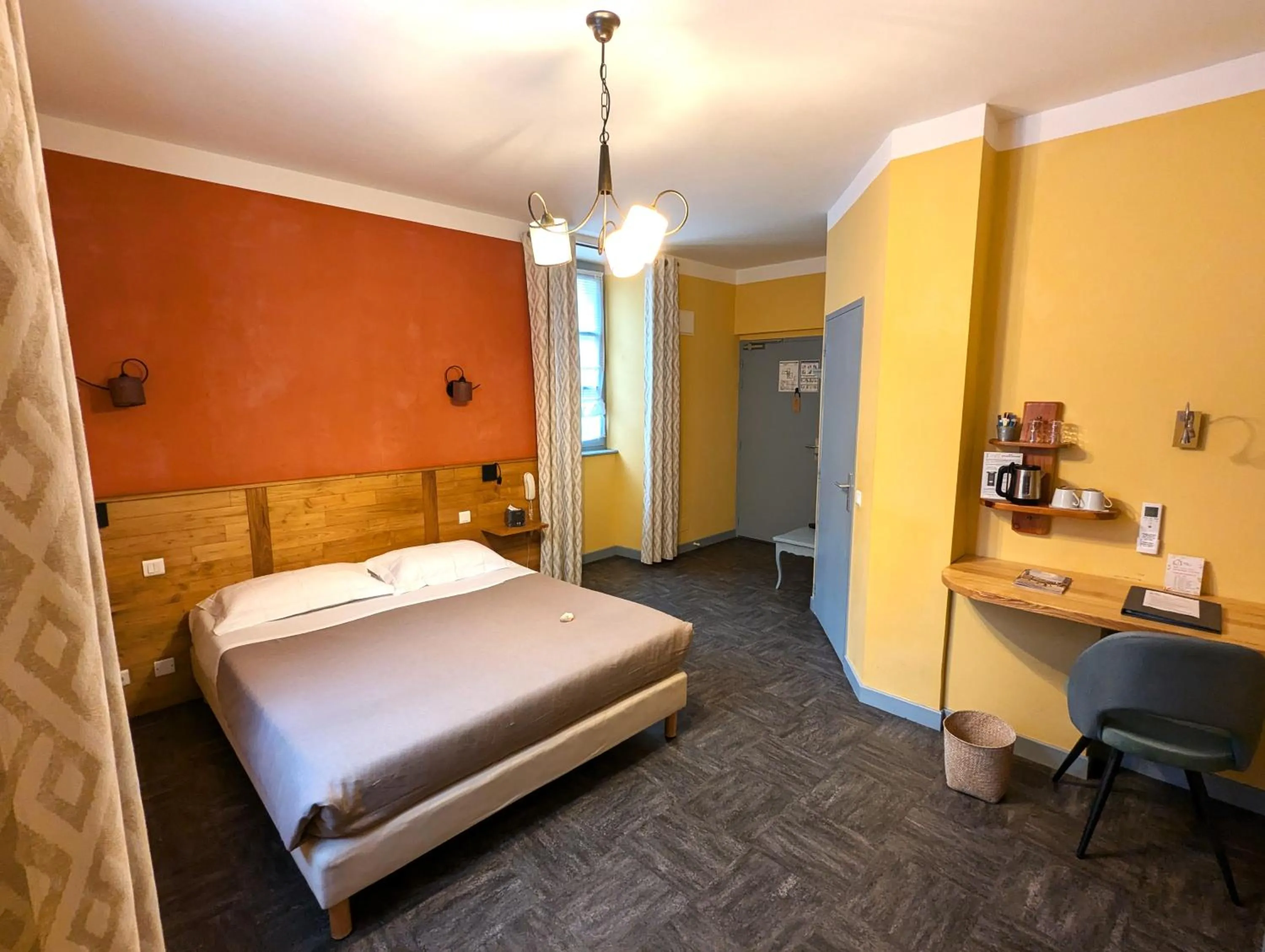 Bedroom, Bed in Hôtel Le Quatorze