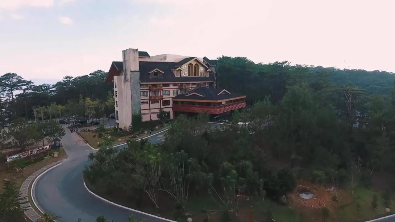 Property building in Baguio Forest Lodge at Camp John Hay 002