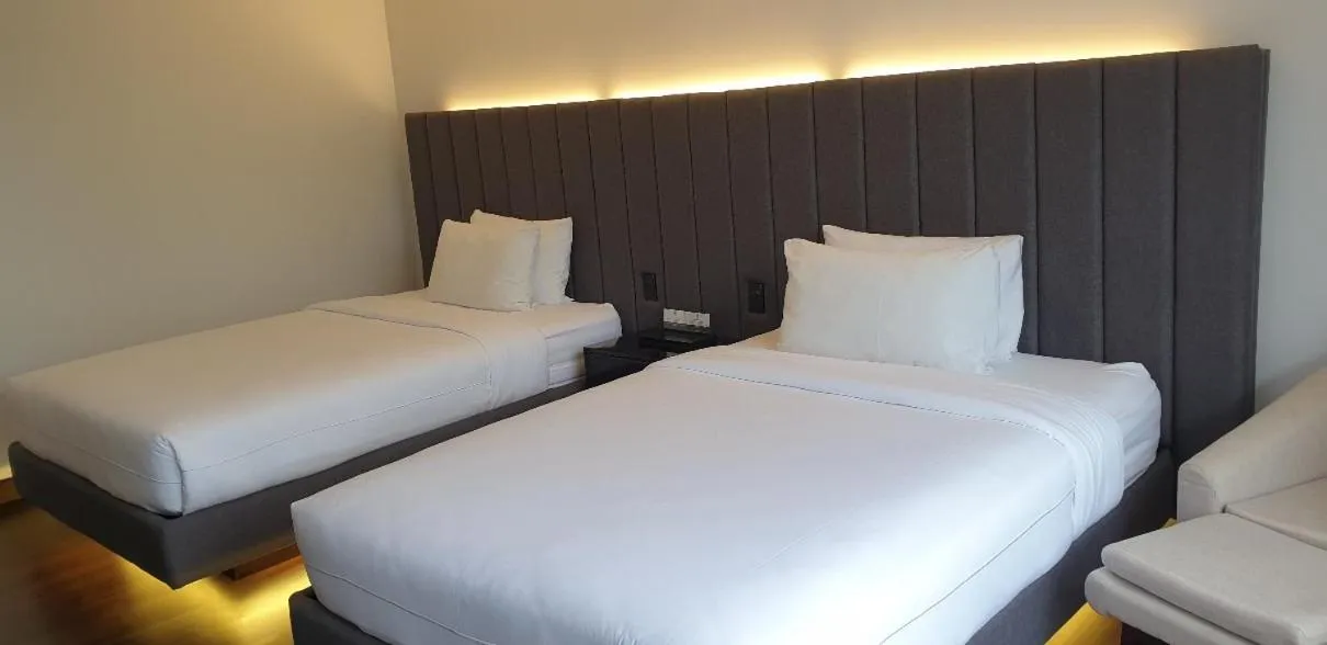 Bed in Baguio Forest Lodge at Camp John Hay 002