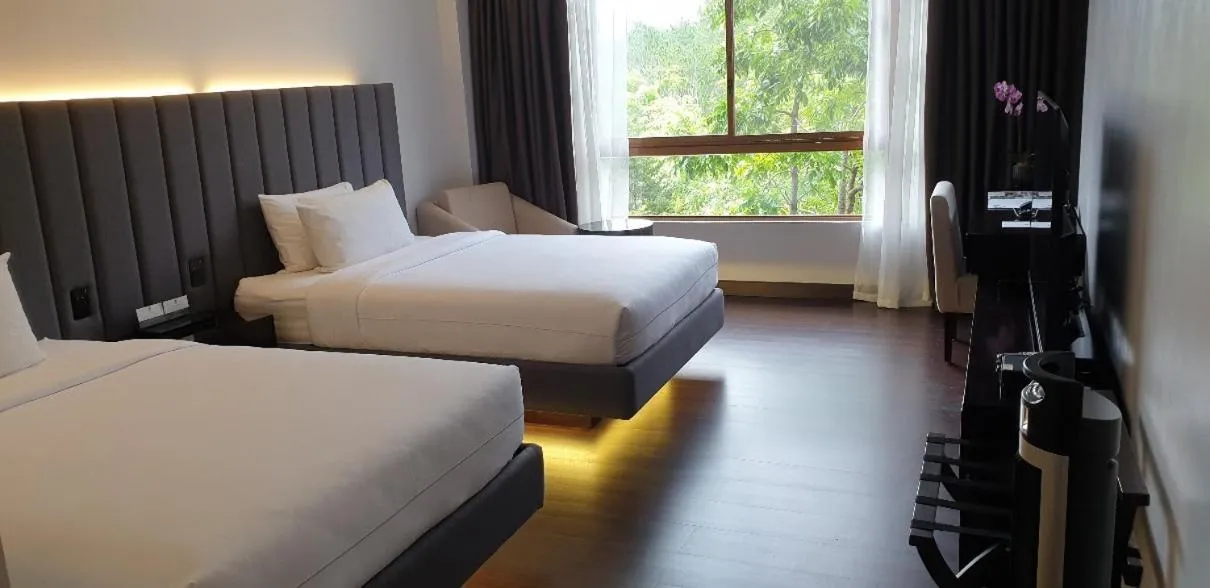 Communal lounge/ TV room in Baguio Forest Lodge at Camp John Hay 002