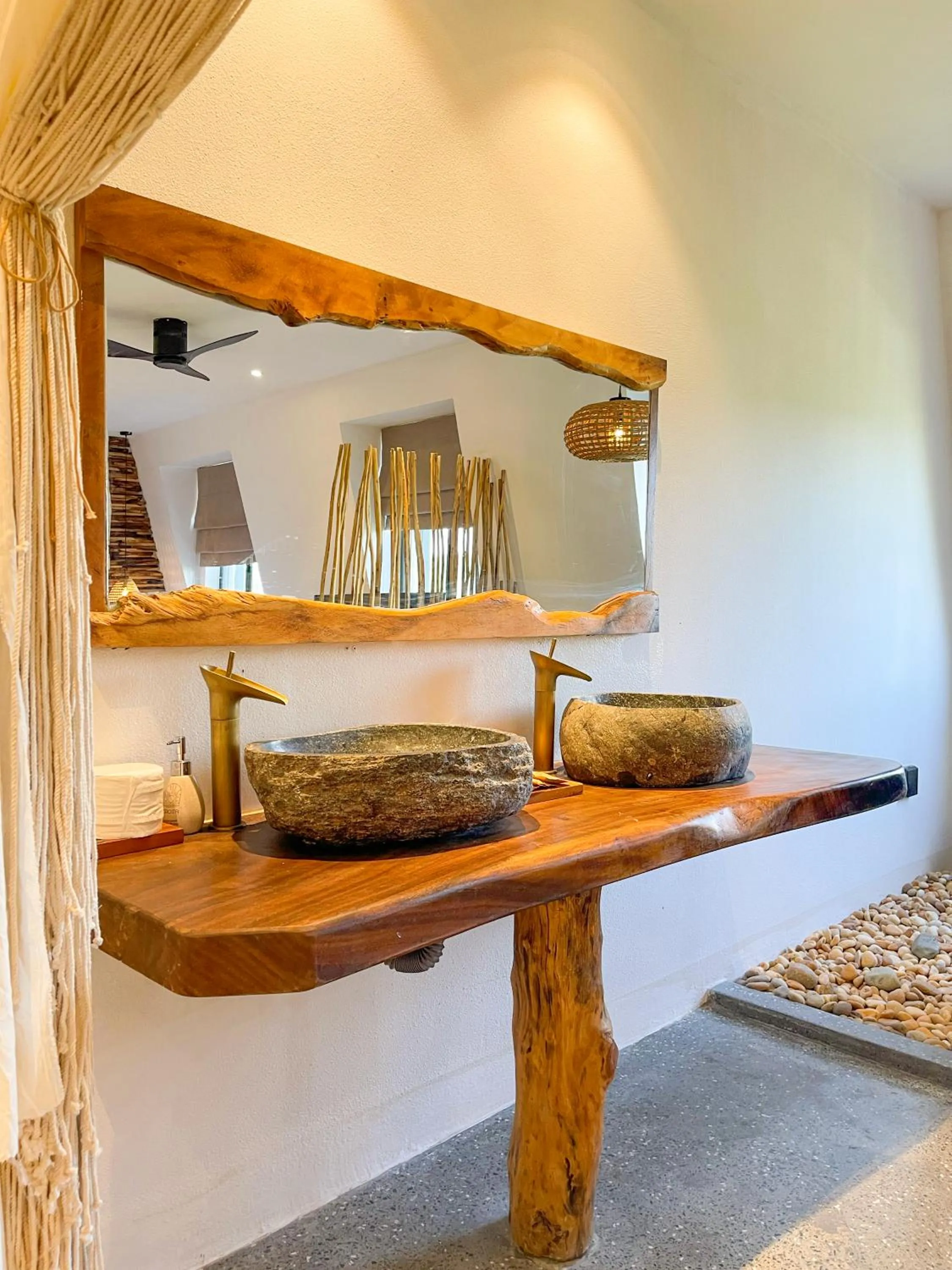 Bathroom in La Grotta Hotel - Phu Quoc Emerald Bay