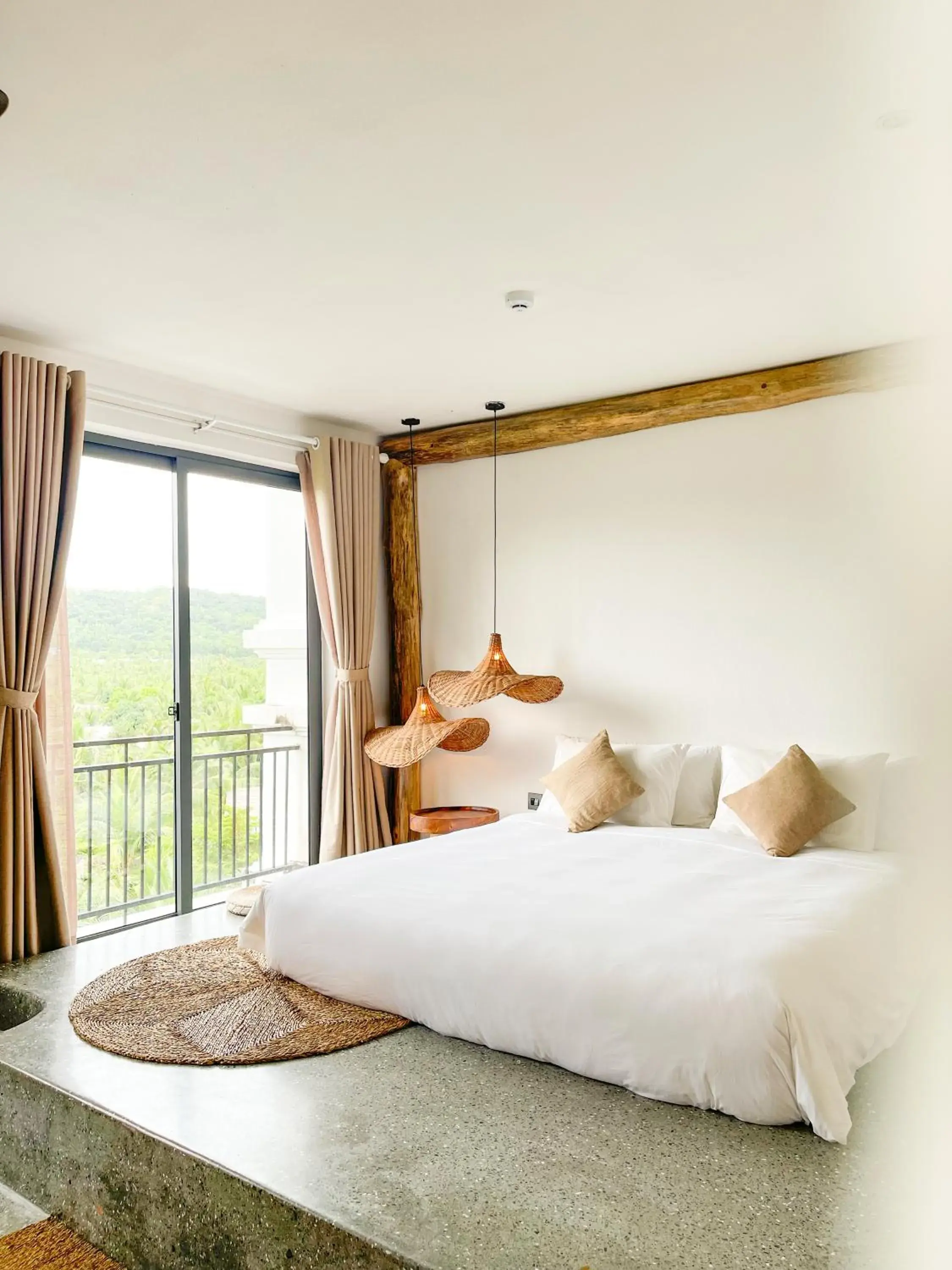 Deluxe Double Room in La Grotta Hotel - Phu Quoc Emerald Bay Deluxe Double Room in La Grotta Hotel - Phu Quoc Emerald Bay