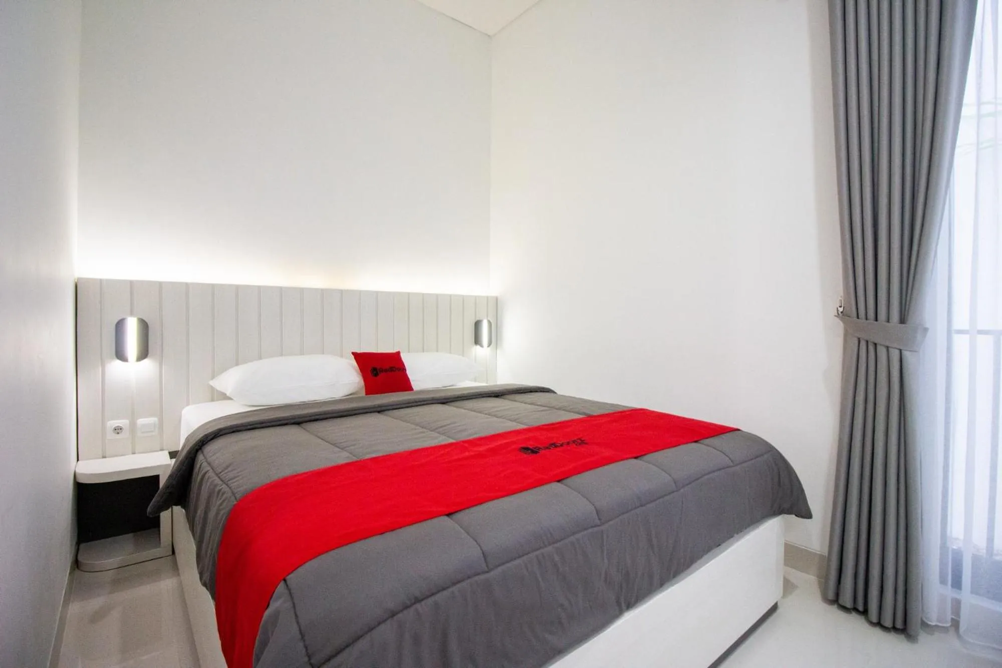 Bed in RedDoorz Plus near JCM Yogyakarta 2