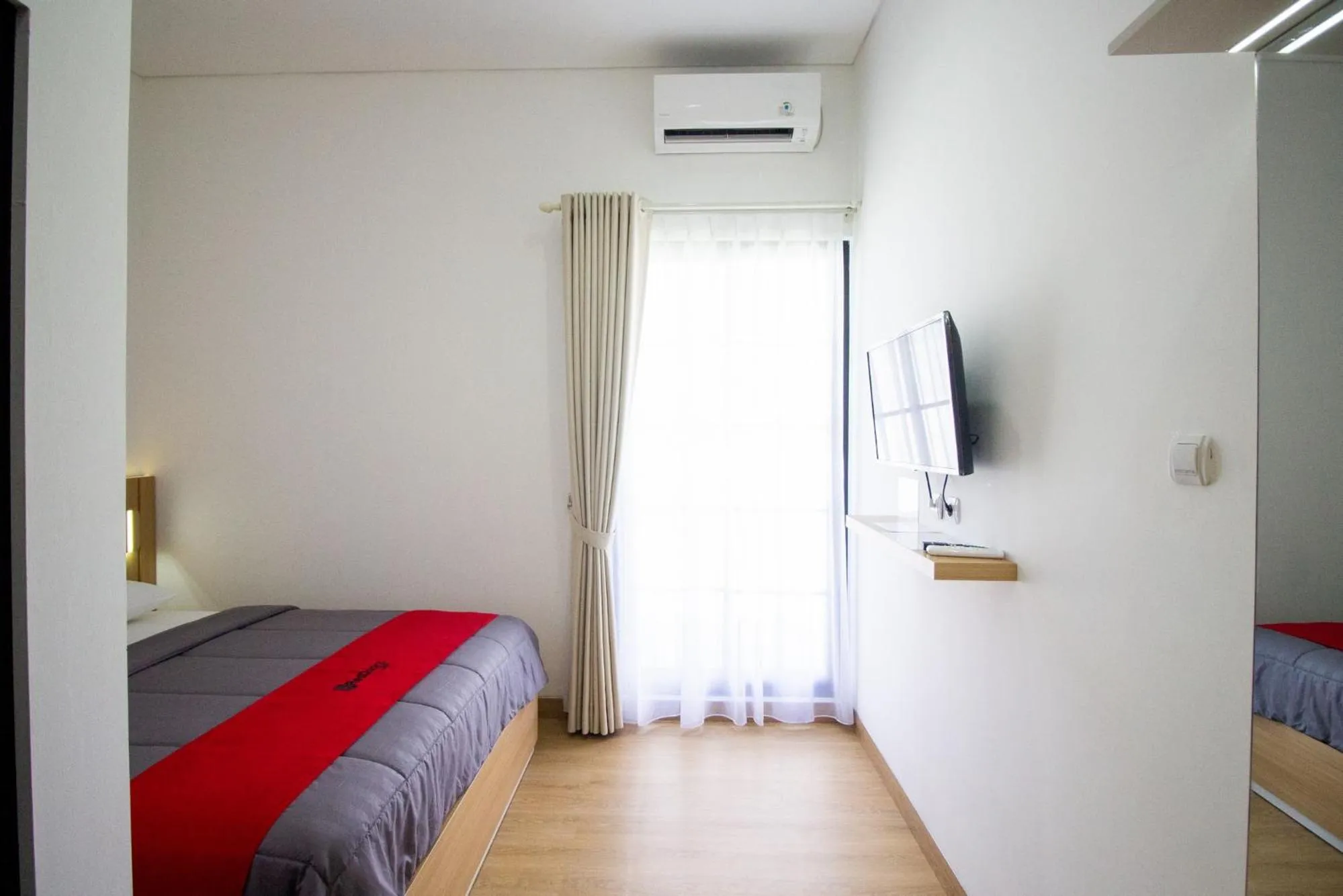 Bed in RedDoorz Plus near JCM Yogyakarta 2