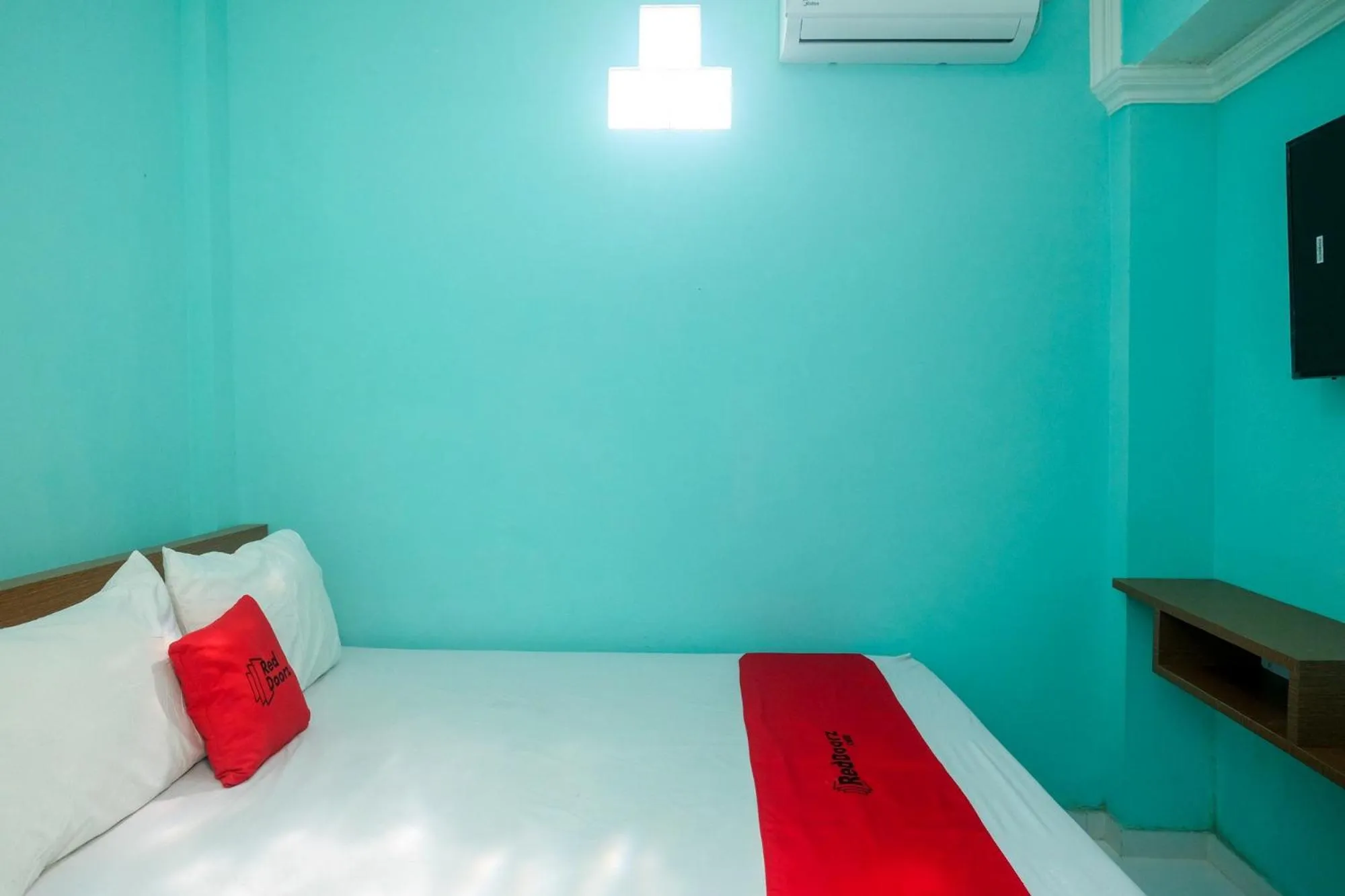 Bed in RedDoorz @ Jakal Atas KM 7