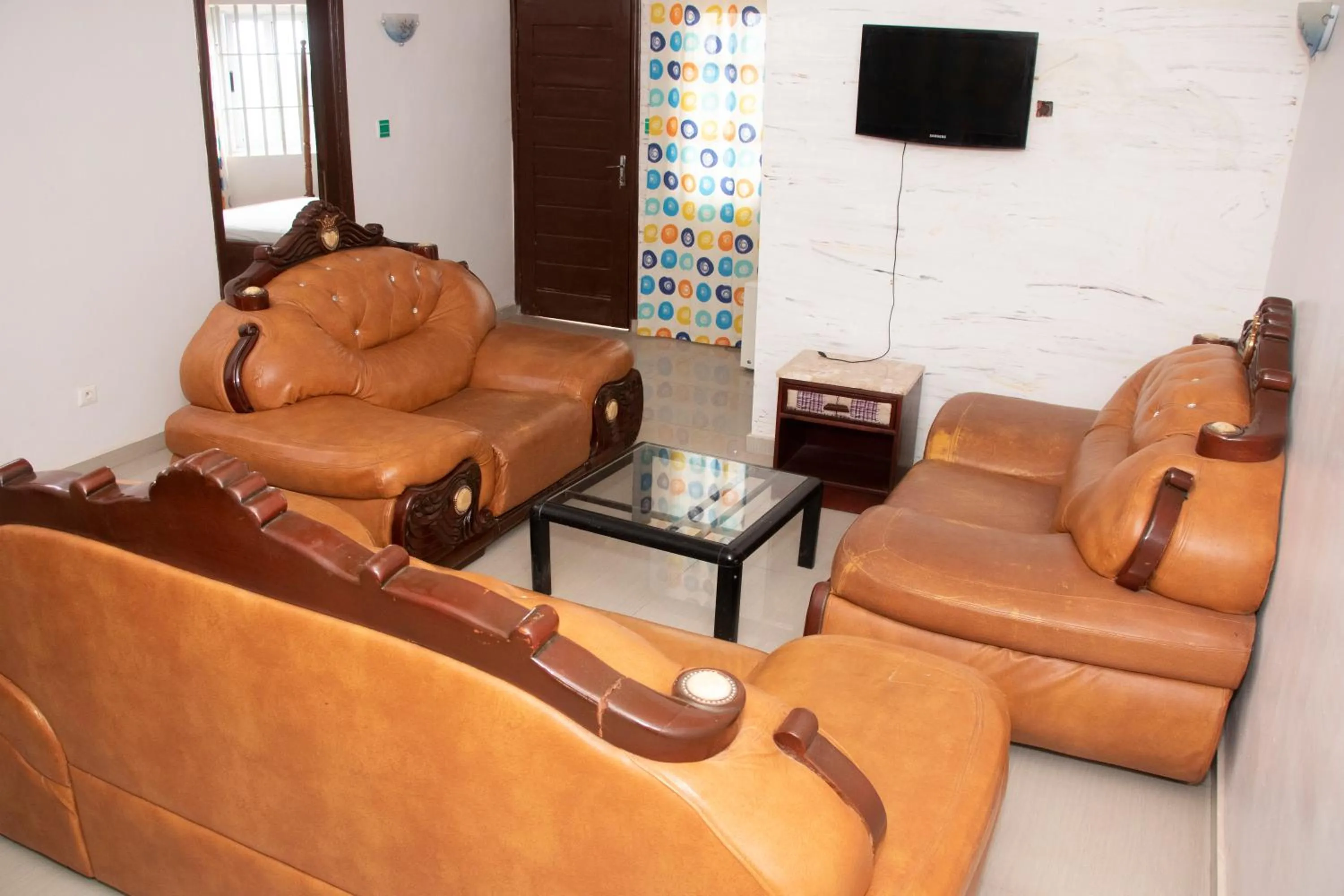 Communal lounge/ TV room in Alafia Hotel Ketou
