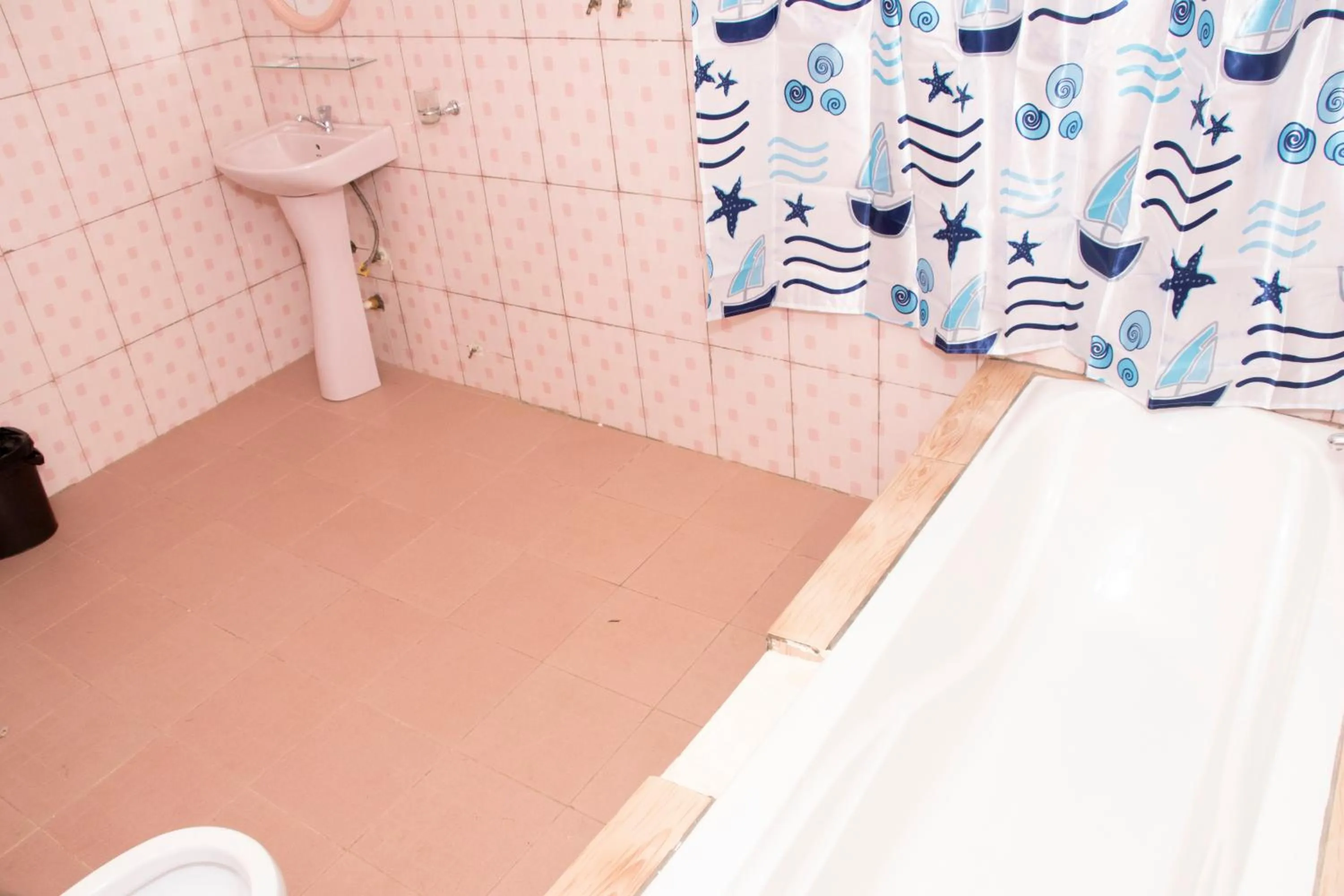 Toilet in Alafia Hotel Ketou