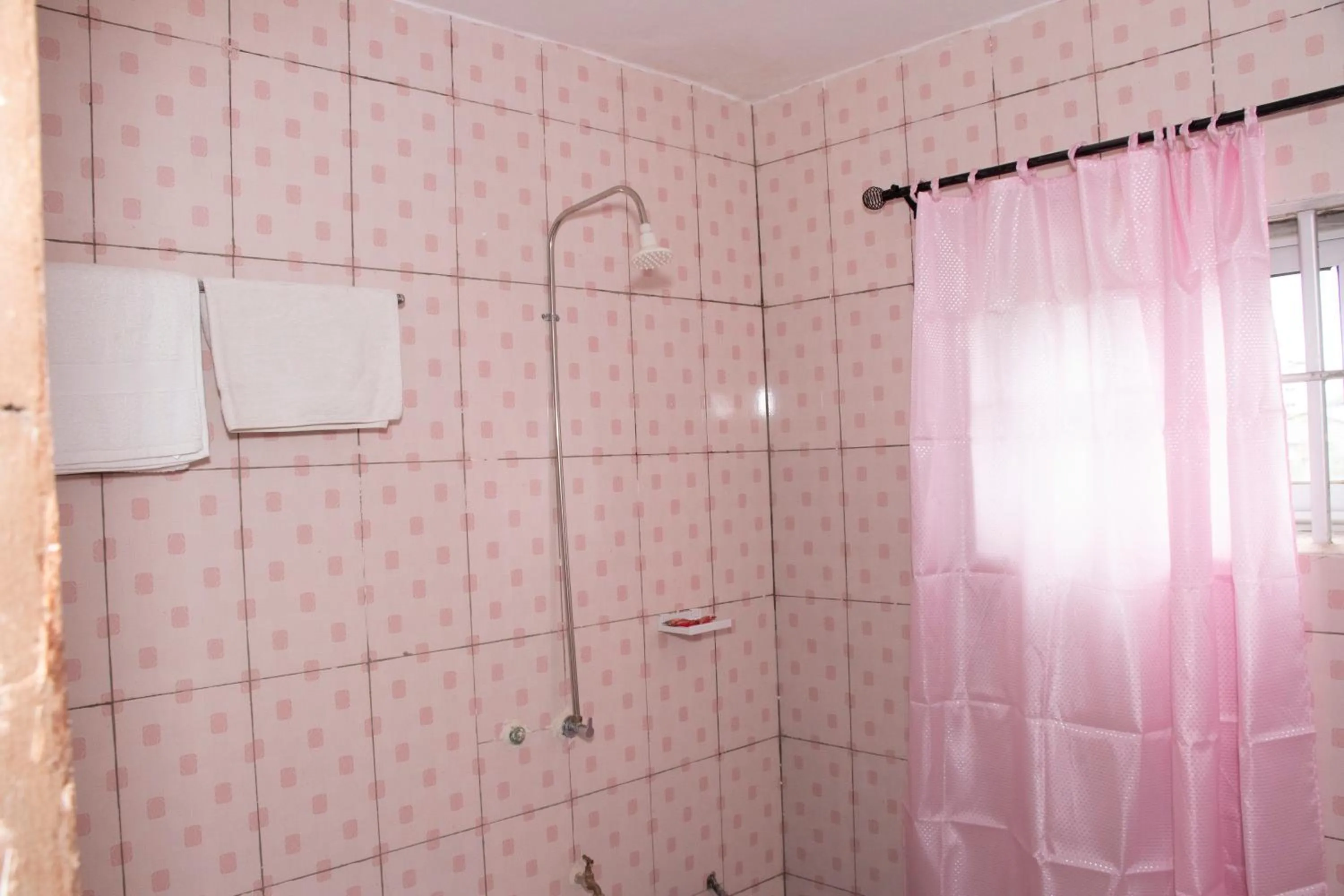 Shower in Alafia Hotel Ketou