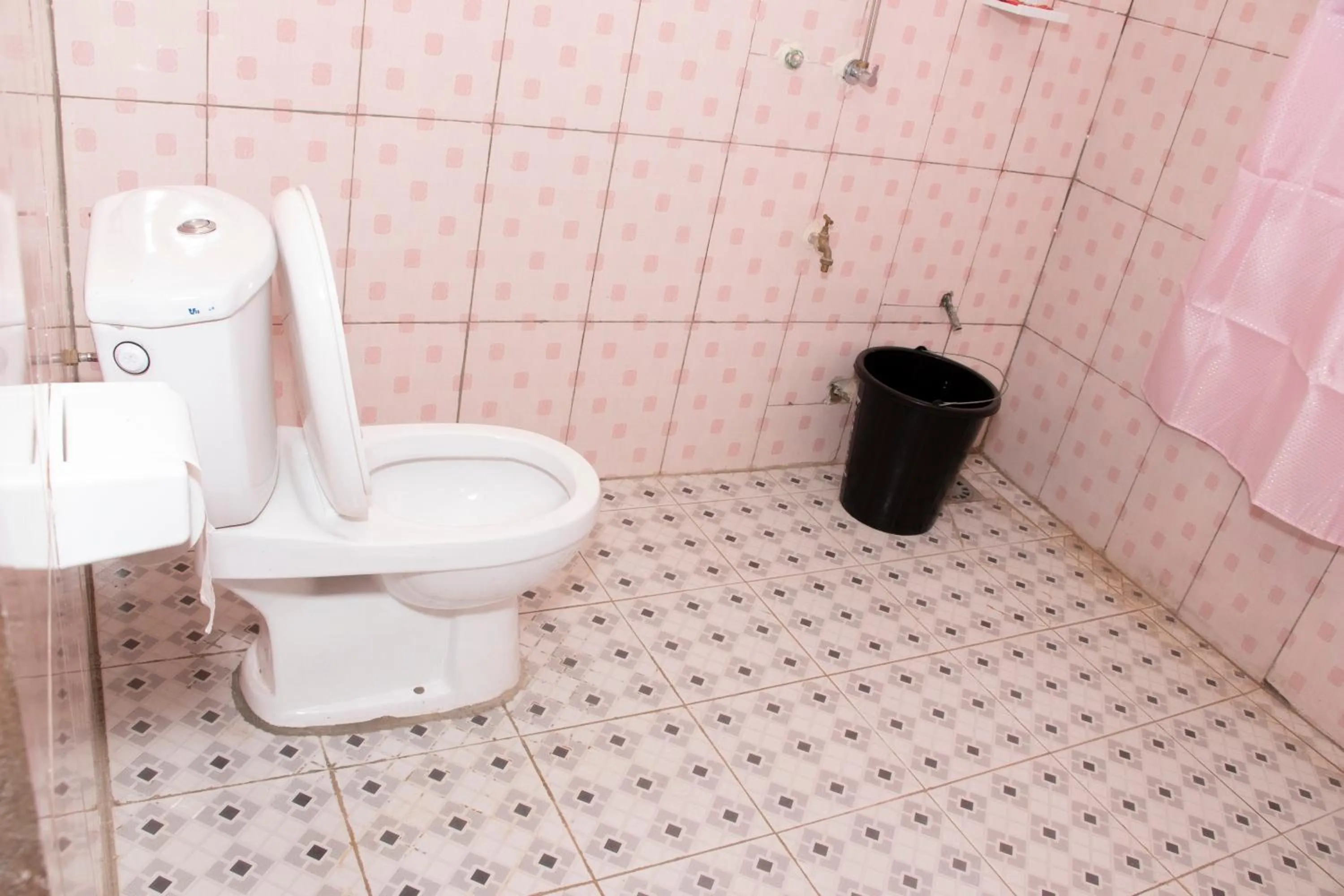 Toilet in Alafia Hotel Ketou