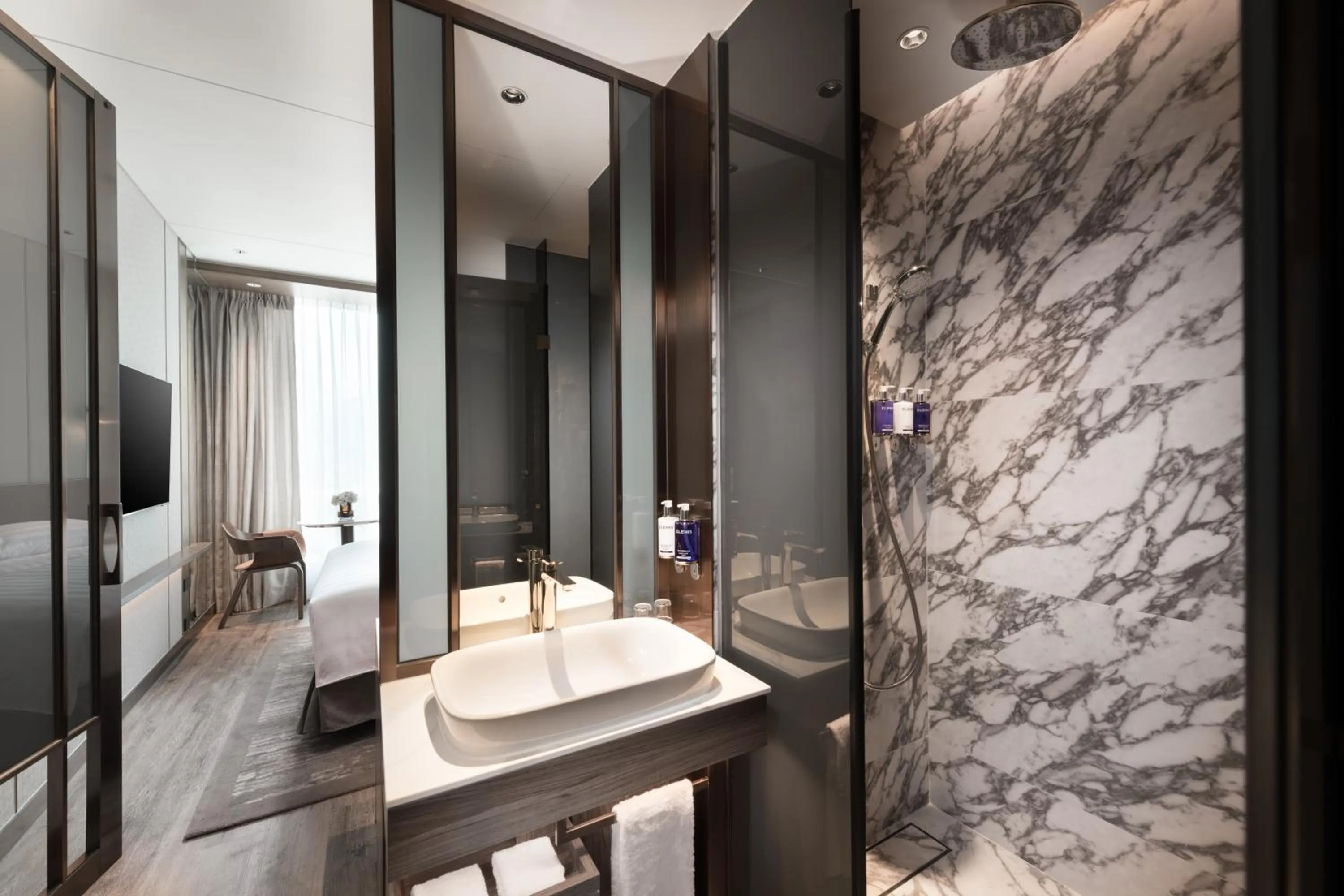 Shower in Dorsett Kai Tak