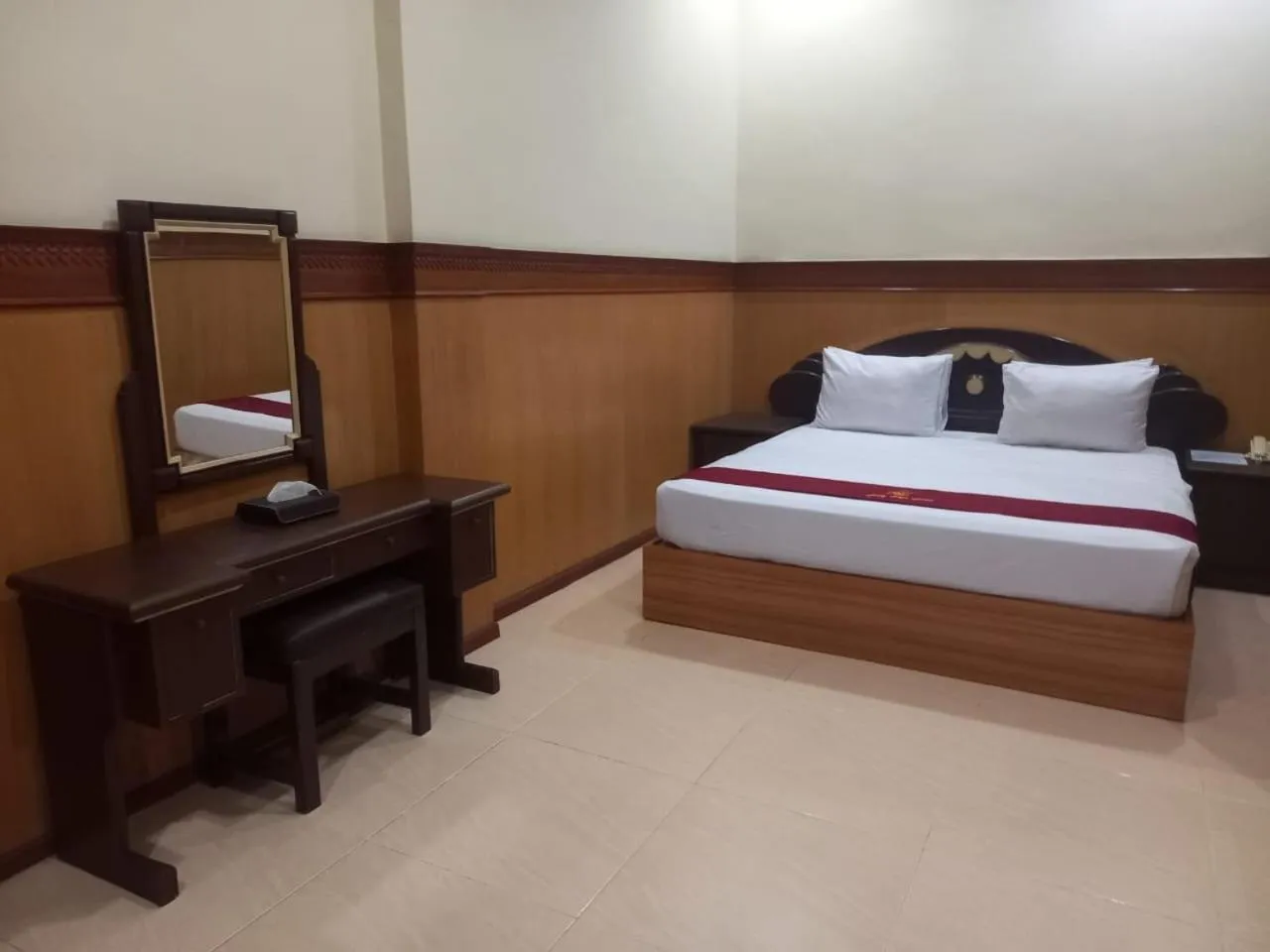 Bedroom, Bed in Urbanview Hotel Dedy Jaya Brebes