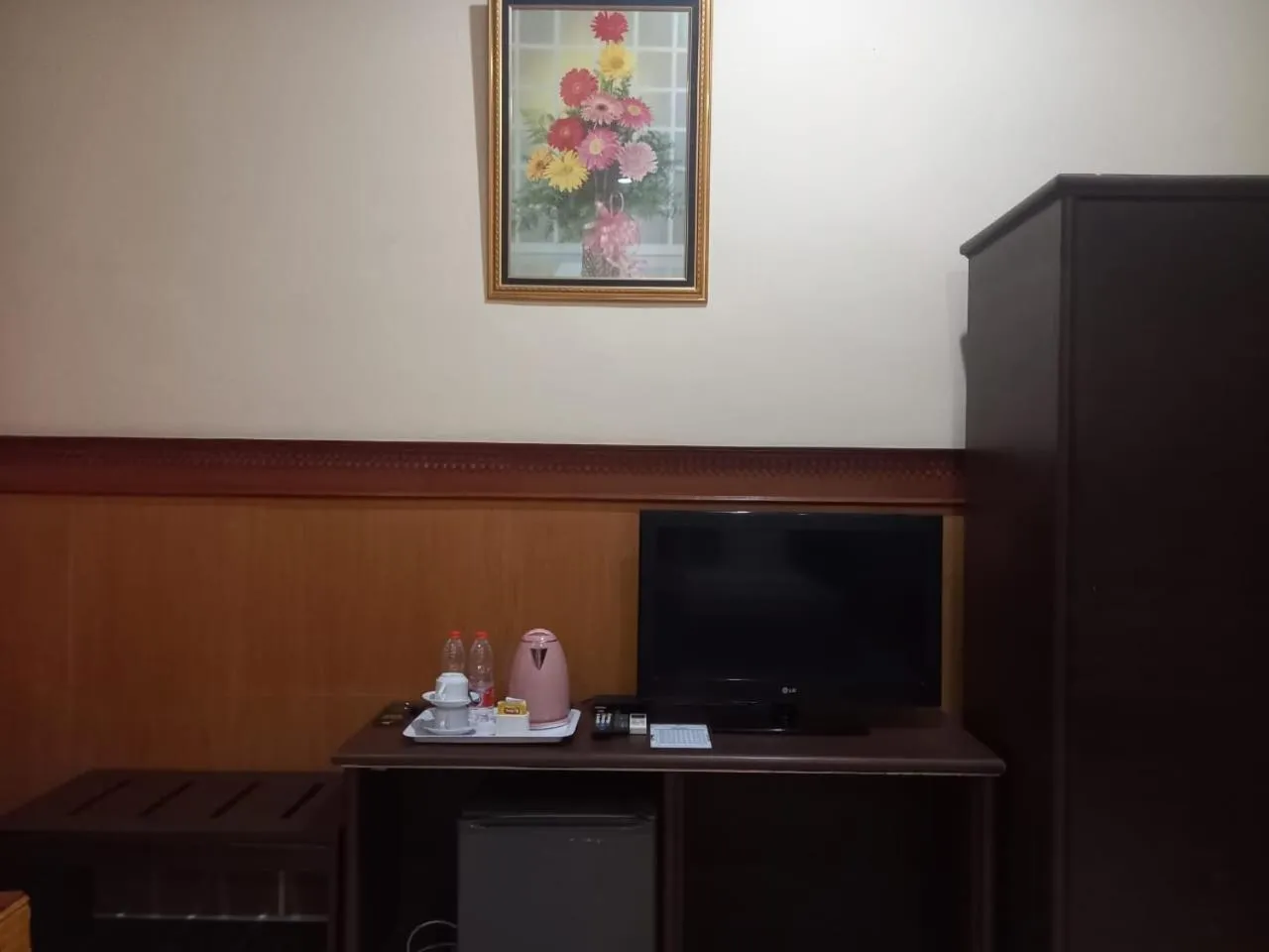 TV and multimedia in Urbanview Hotel Dedy Jaya Brebes