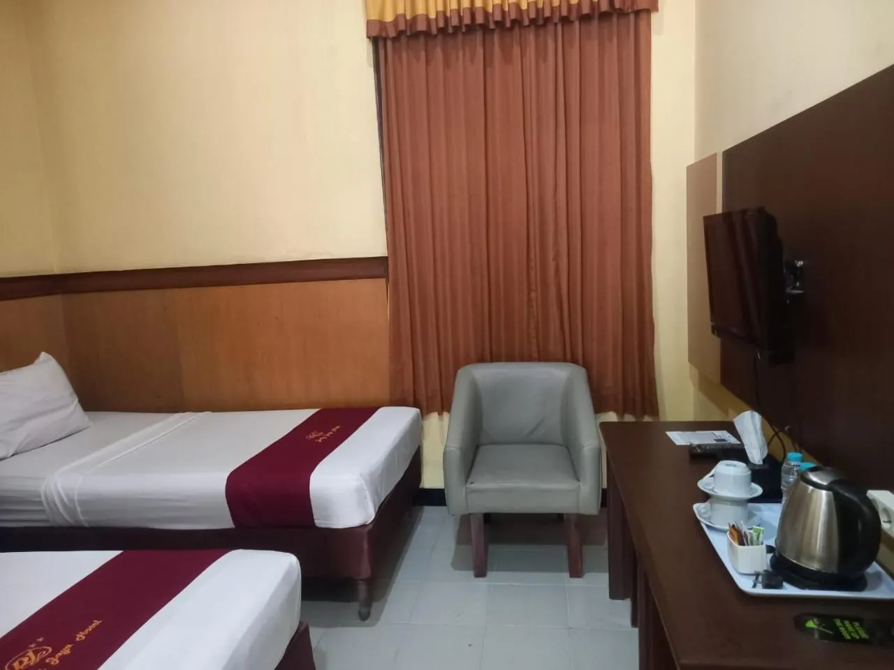 Bedroom, Bed in Urbanview Hotel Dedy Jaya Brebes