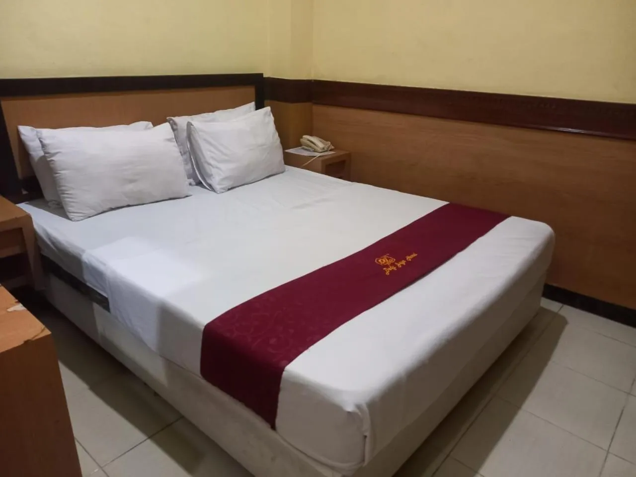 Bedroom, Bed in Urbanview Hotel Dedy Jaya Brebes