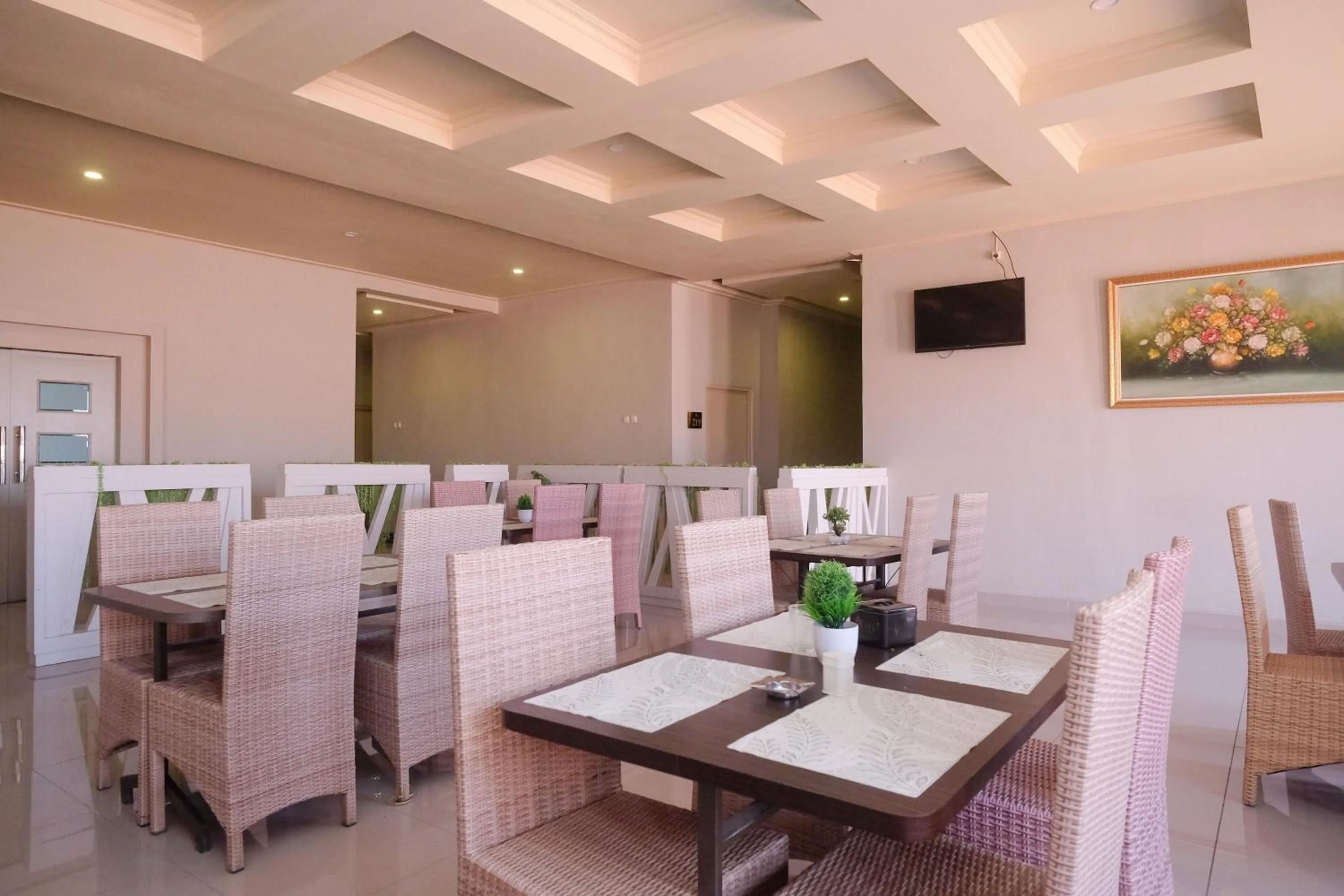 Restaurant/places to eat in Urbanview Hotel Dedy Jaya Brebes