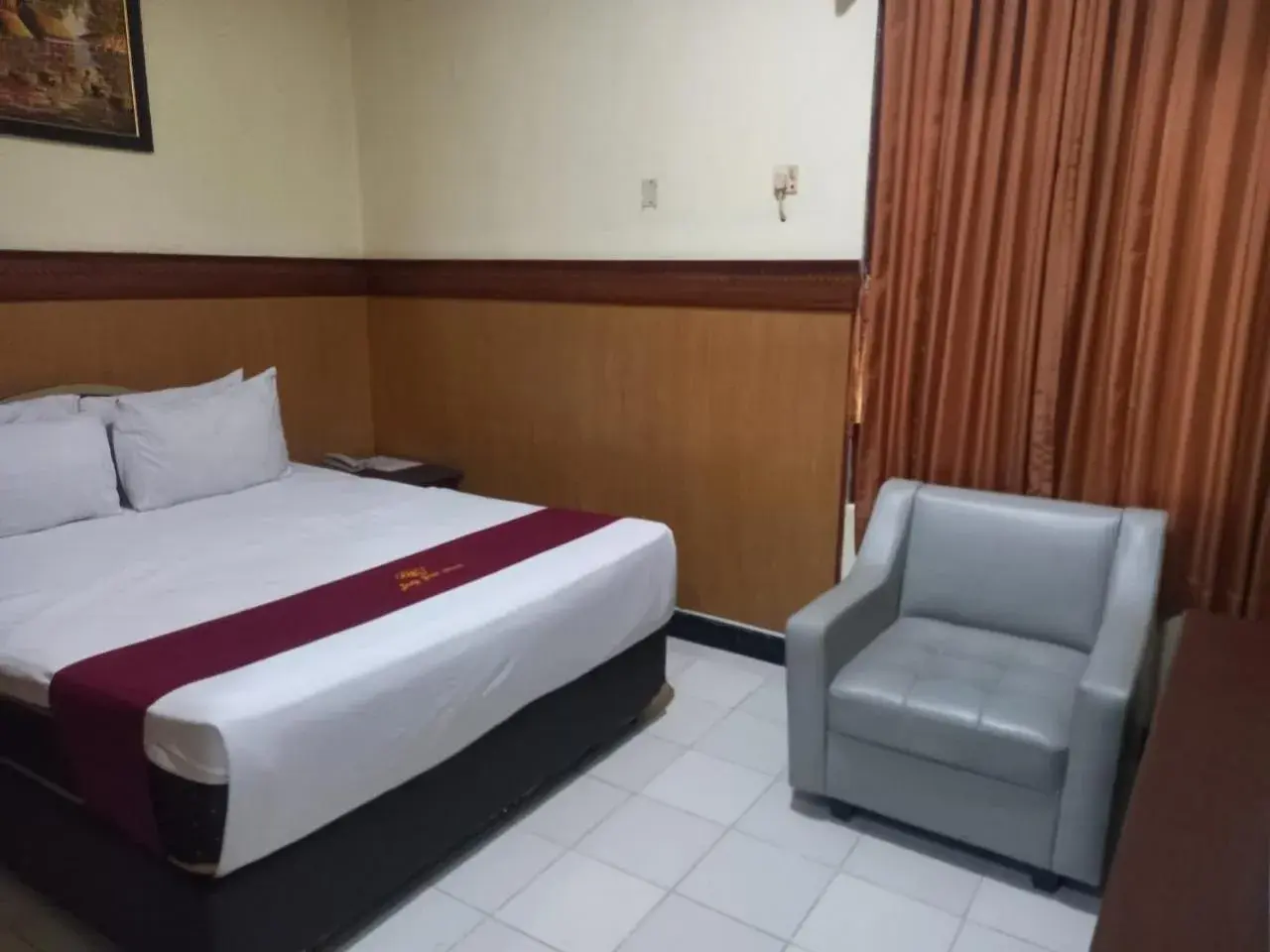 Superior Double Room in Urbanview Hotel Dedy Jaya Brebes Superior Double Room in Urbanview Hotel Dedy Jaya Brebes