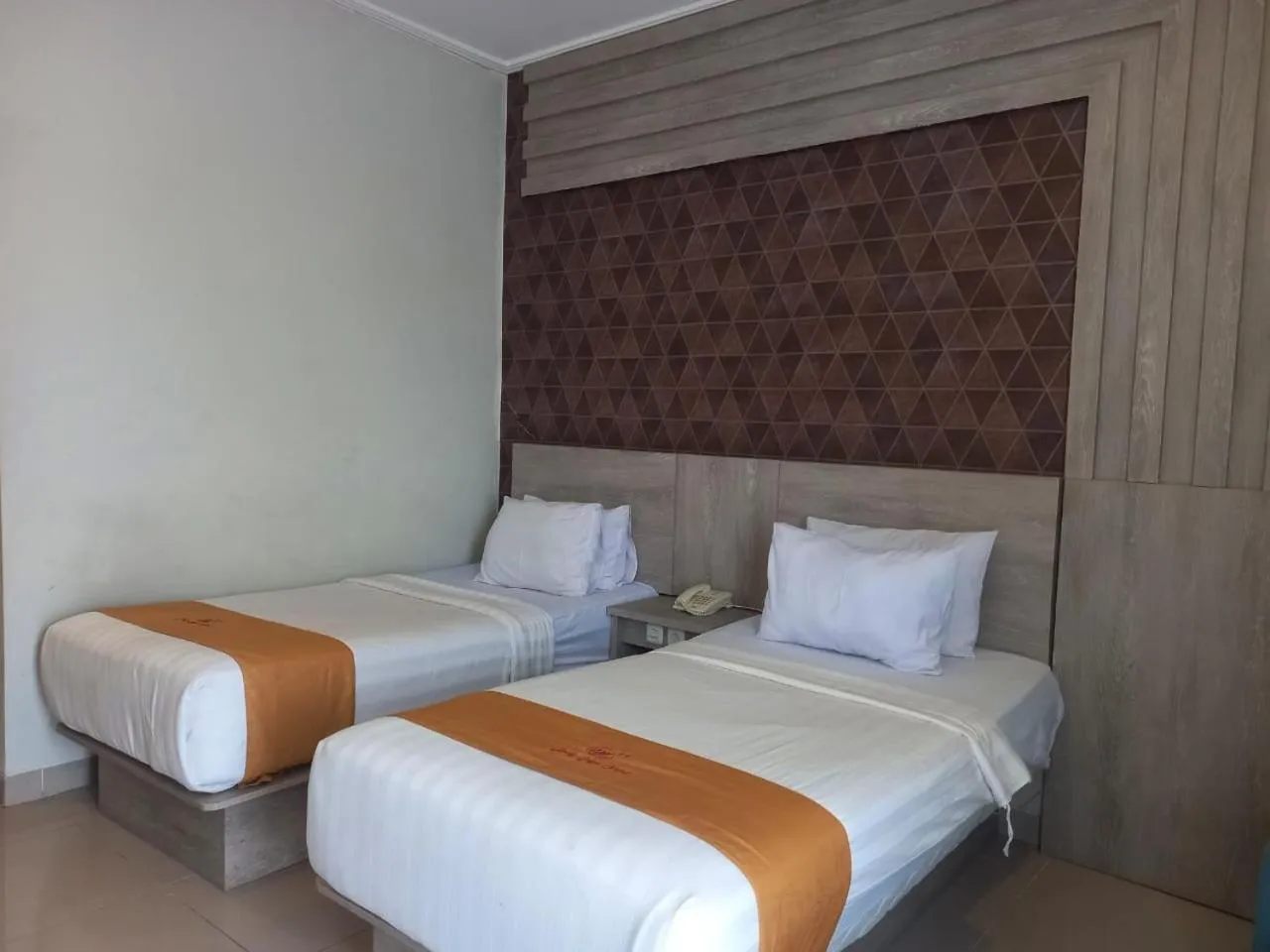 Bedroom, Bed in Urbanview Hotel Dedy Jaya Brebes