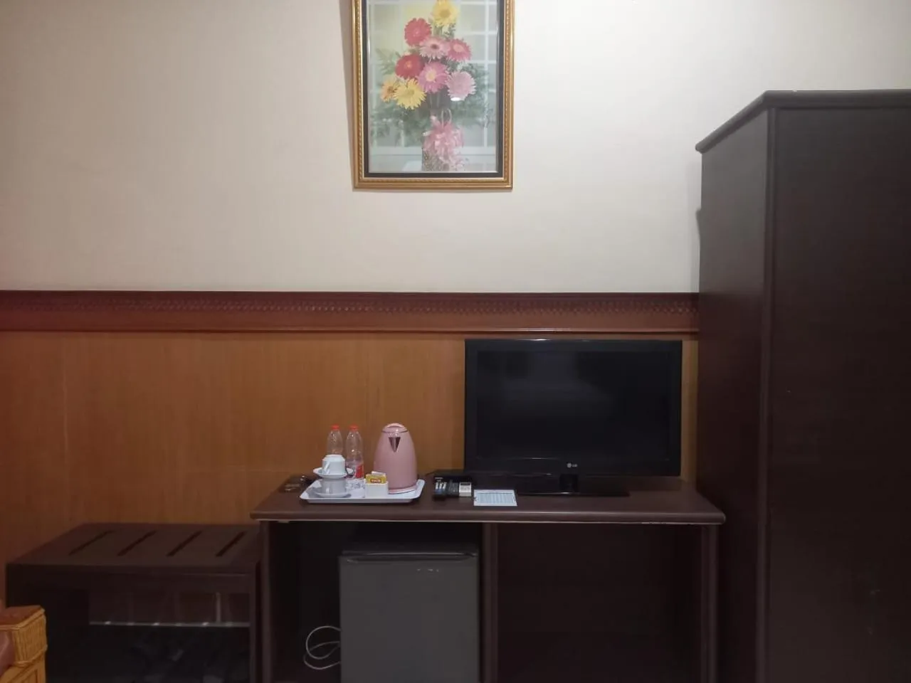 TV and multimedia in Urbanview Hotel Dedy Jaya Brebes