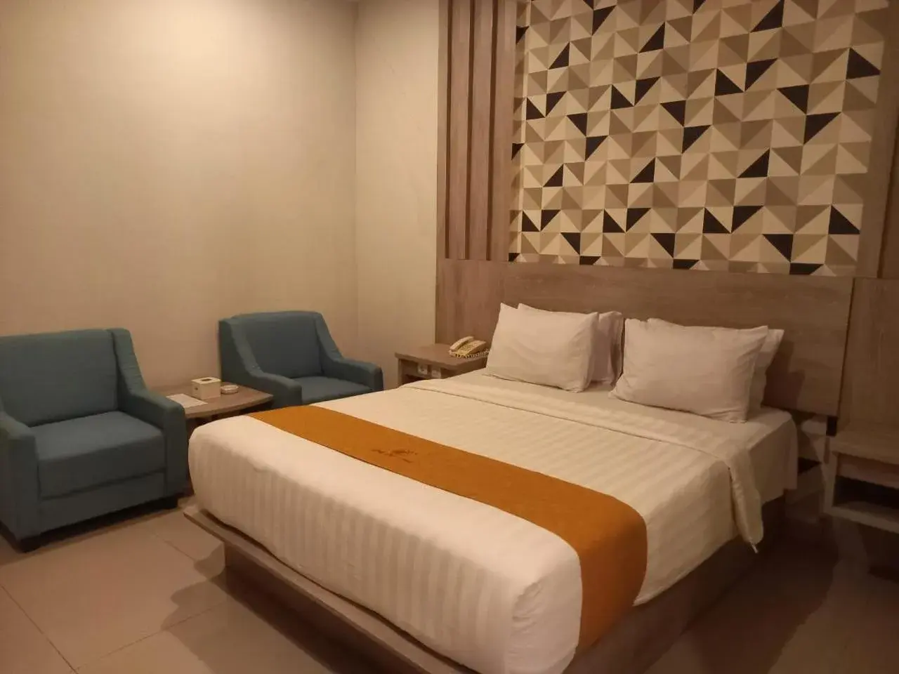 Deluxe Double Room in Urbanview Hotel Dedy Jaya Brebes Deluxe Double Room in Urbanview Hotel Dedy Jaya Brebes